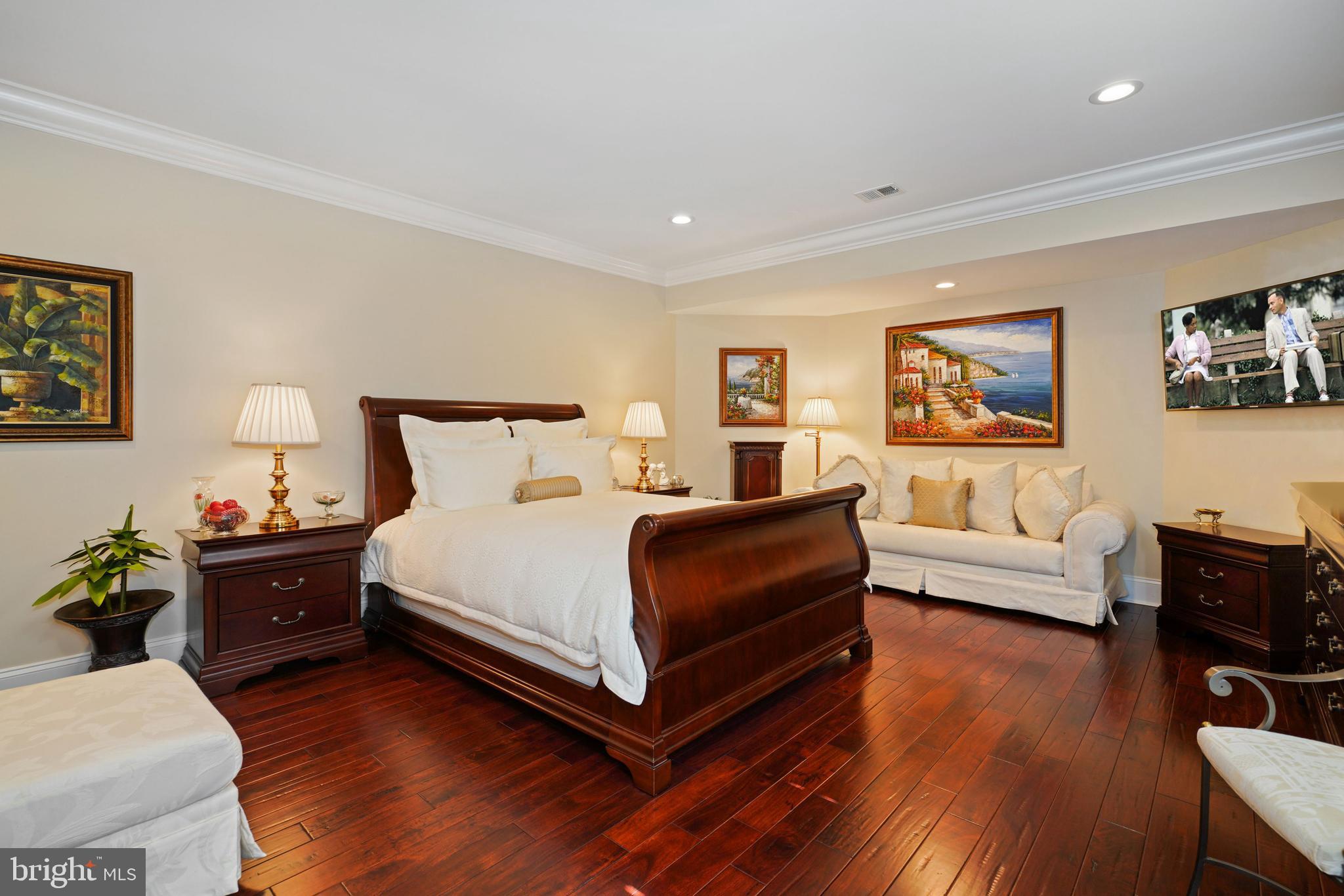 ESTATES @ CREIGHTON FARM - Residential