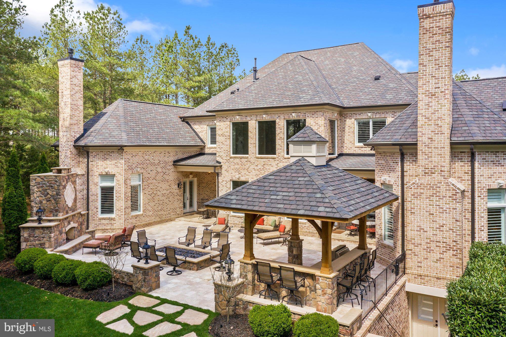 ESTATES @ CREIGHTON FARM - Residential