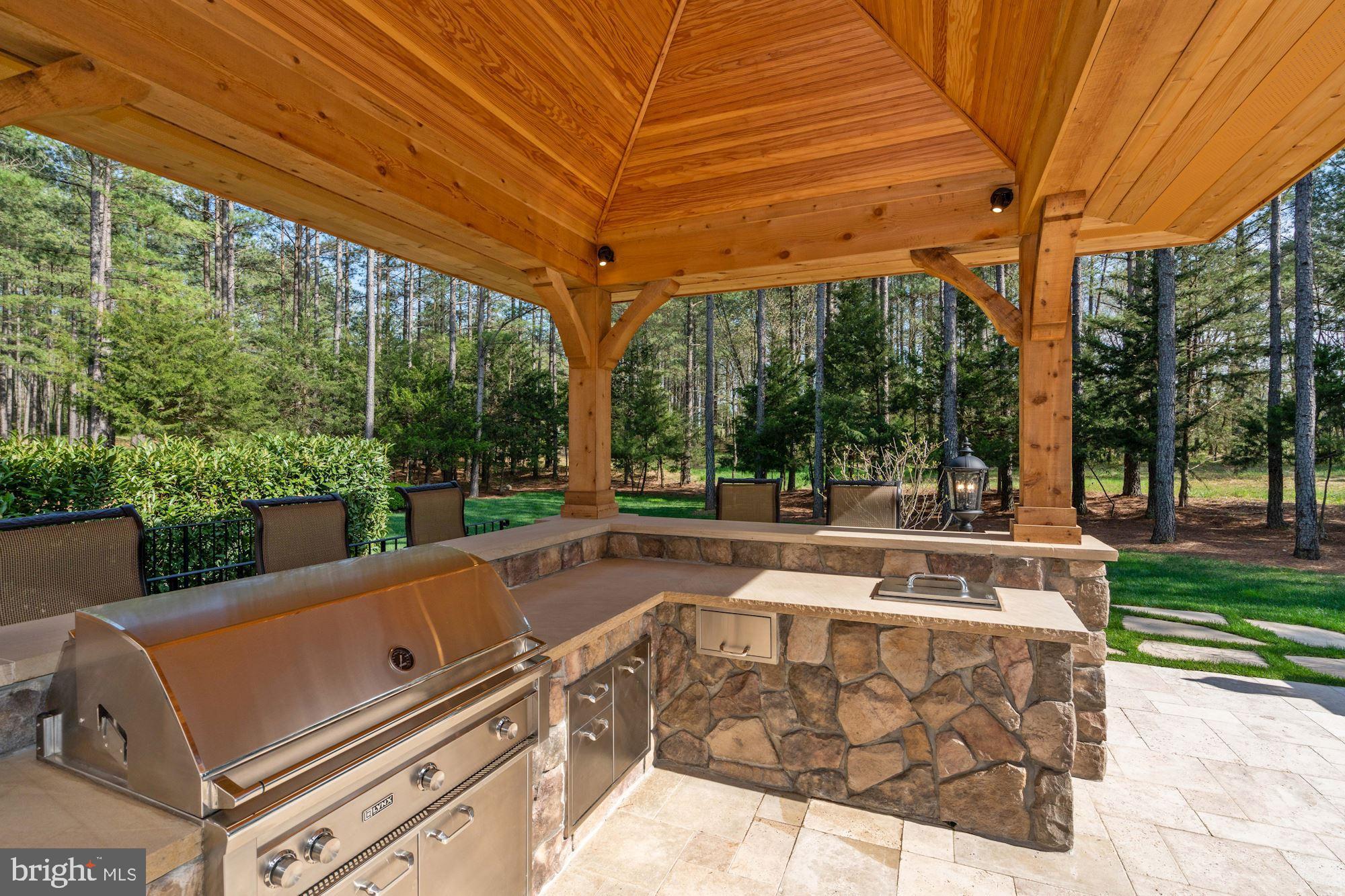 ESTATES @ CREIGHTON FARM - Residential