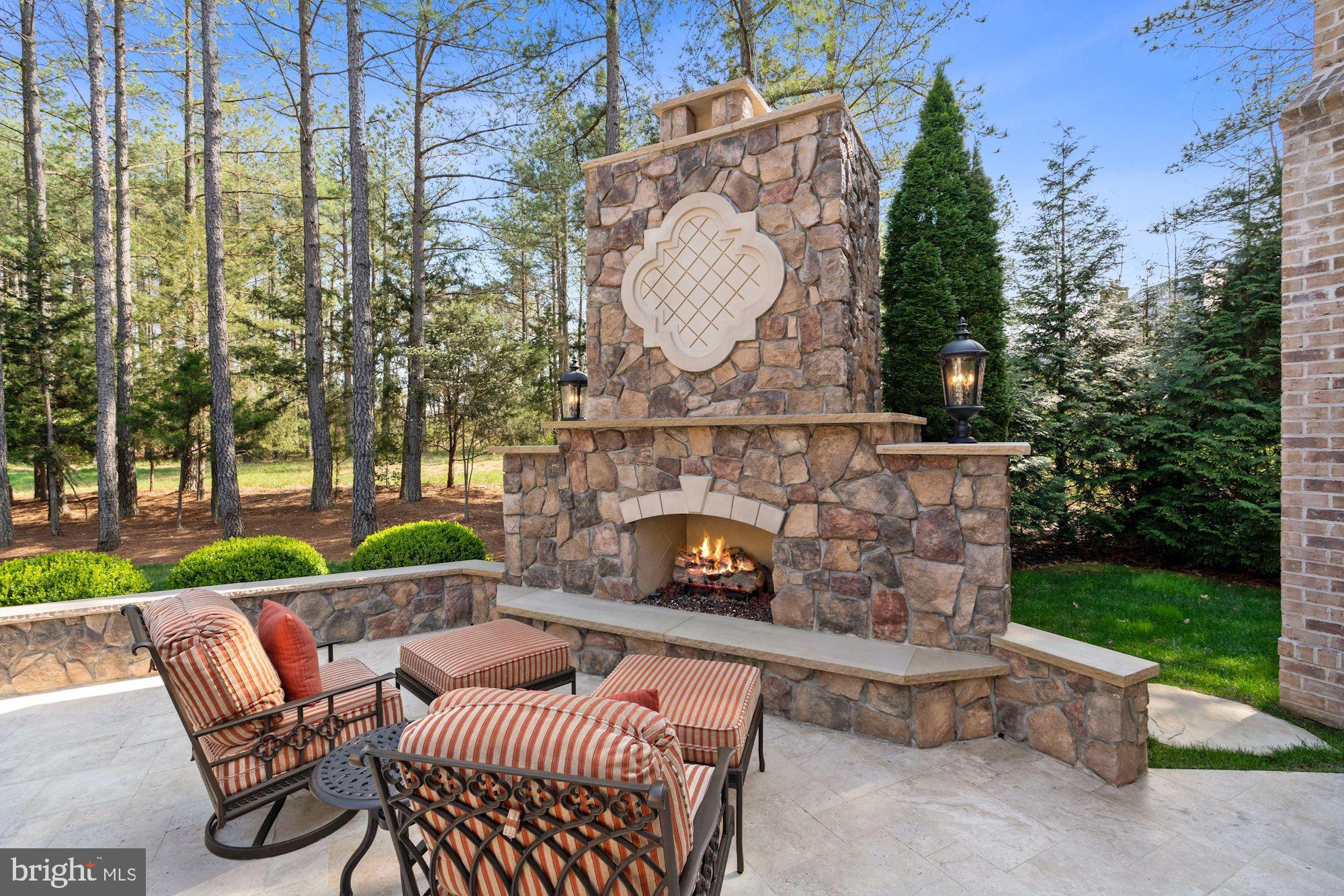 ESTATES @ CREIGHTON FARM - Residential