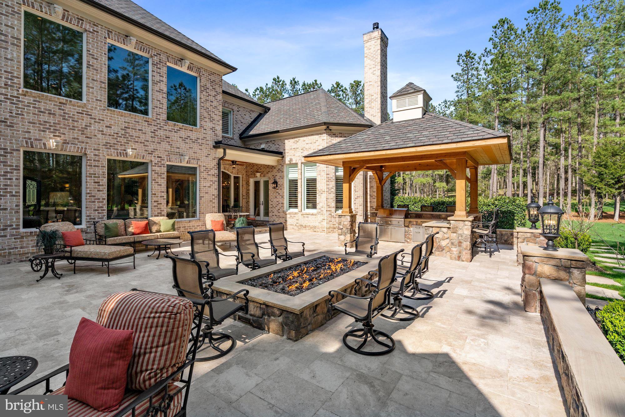 ESTATES @ CREIGHTON FARM - Residential