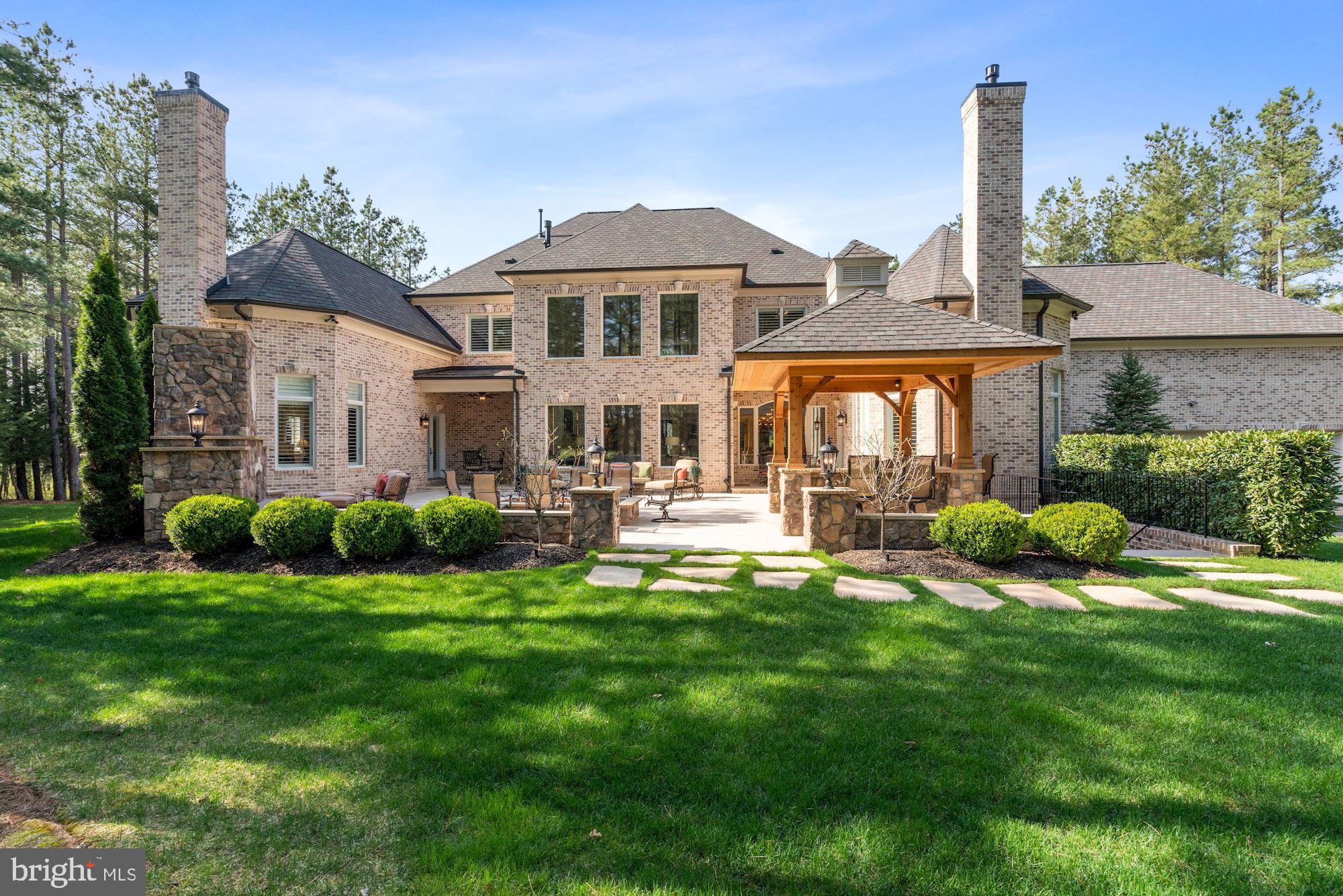 ESTATES @ CREIGHTON FARM - Residential