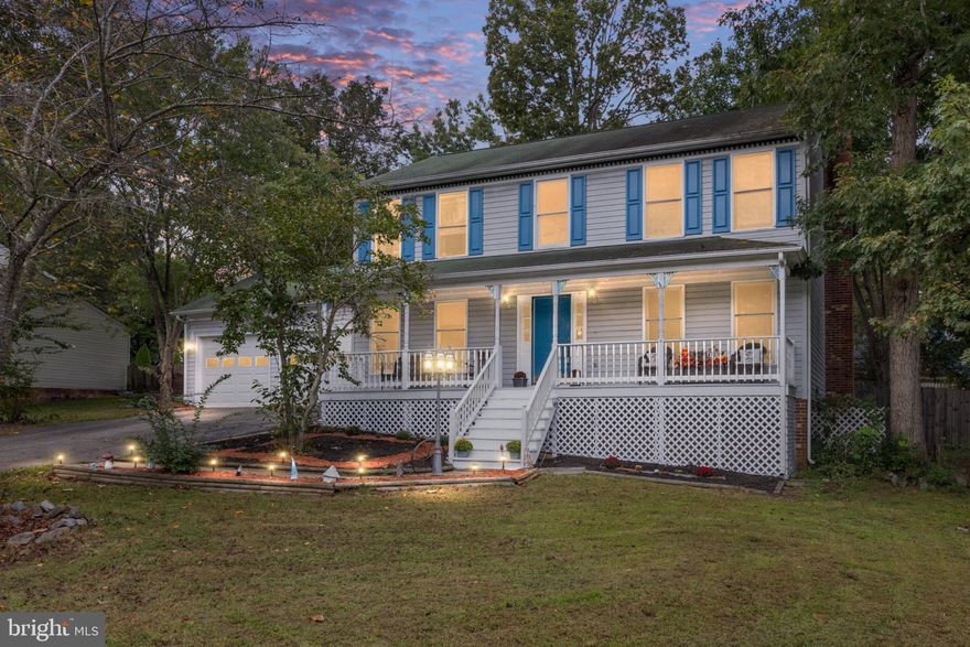 OPEN HOUSE Sunday Jan. 11th 12-3....BRING YOUR OFFER TODAY!! Back on the Market new and improved. New Paint, re grouted ,removal of wall paper and more!  Excuse the Boxes as we are packing up. Home Owner has found home of choice! Nestled in the charming Holleybrooke  Subdivision is a home with a Great location!! Home has recently been painted. 
It was designed with plenty of living space. This home is for those who appreciate the location and comfort.  The spacious open  living area features a cozy fireplace, perfect for creating a warm ambiance during chilly evenings. Imagine curling up with a good book or enjoying intimate gatherings with loved ones in this inviting space. The open layout seamlessly connects the living area to the kitchen, making it ideal for both everyday living and entertaining. Large backyard and deck for cookouts and gatherings.
 Outside, the community pool beckons for leisurely afternoons under the sun, while the attached two-car garage provides convenience and security.  Enjoy the tranquility of suburban living while being just moments away from local amenities. Whether you're hosting a summer barbecue or enjoying a quiet evening by the fireplace, this home is designed for those who value comfort and a sense of belonging. Use your own mind and decorate in your head how happy you will be living here. . Your Future home awaits! The sellers are willing to buy a 1 year Home Warranty with a full price offer! 
Less than $500 a year for HOA with a pool and play ground area. etc,,,,,