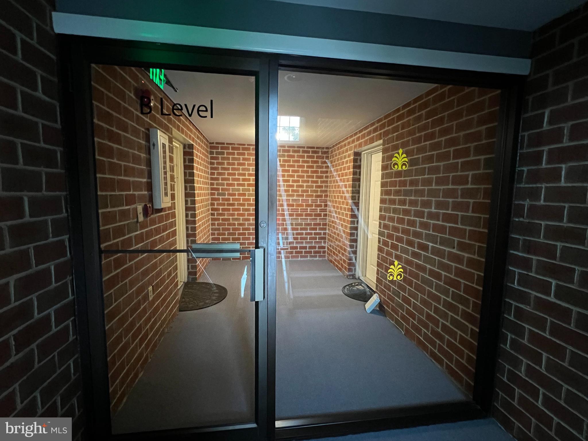 THE FALLS GARDEN - Residential Lease