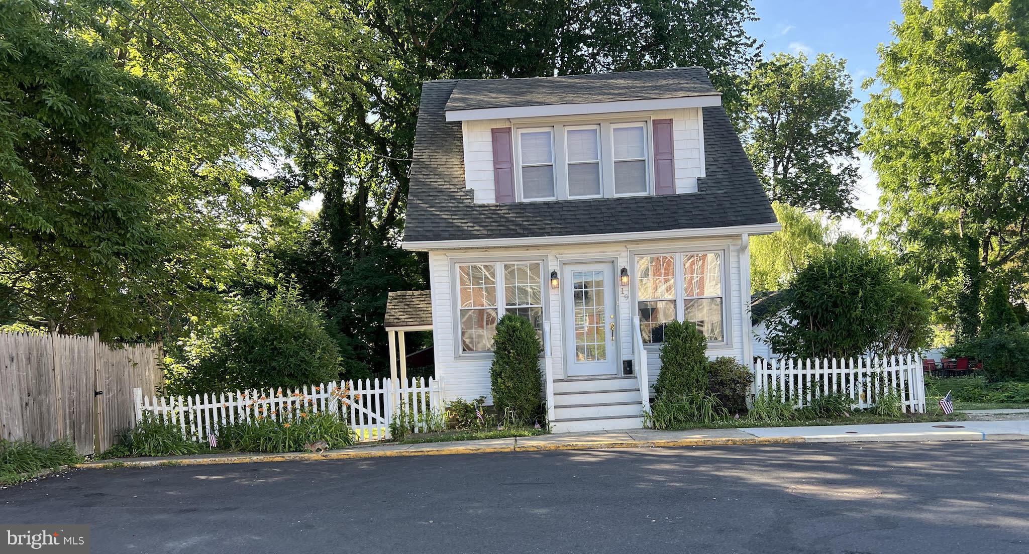 19 SNOWDEN AVENUE