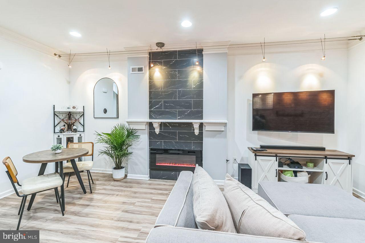 FAIRMOUNT - Residential