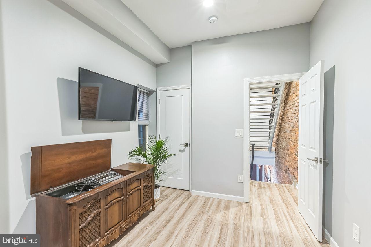 FAIRMOUNT - Residential