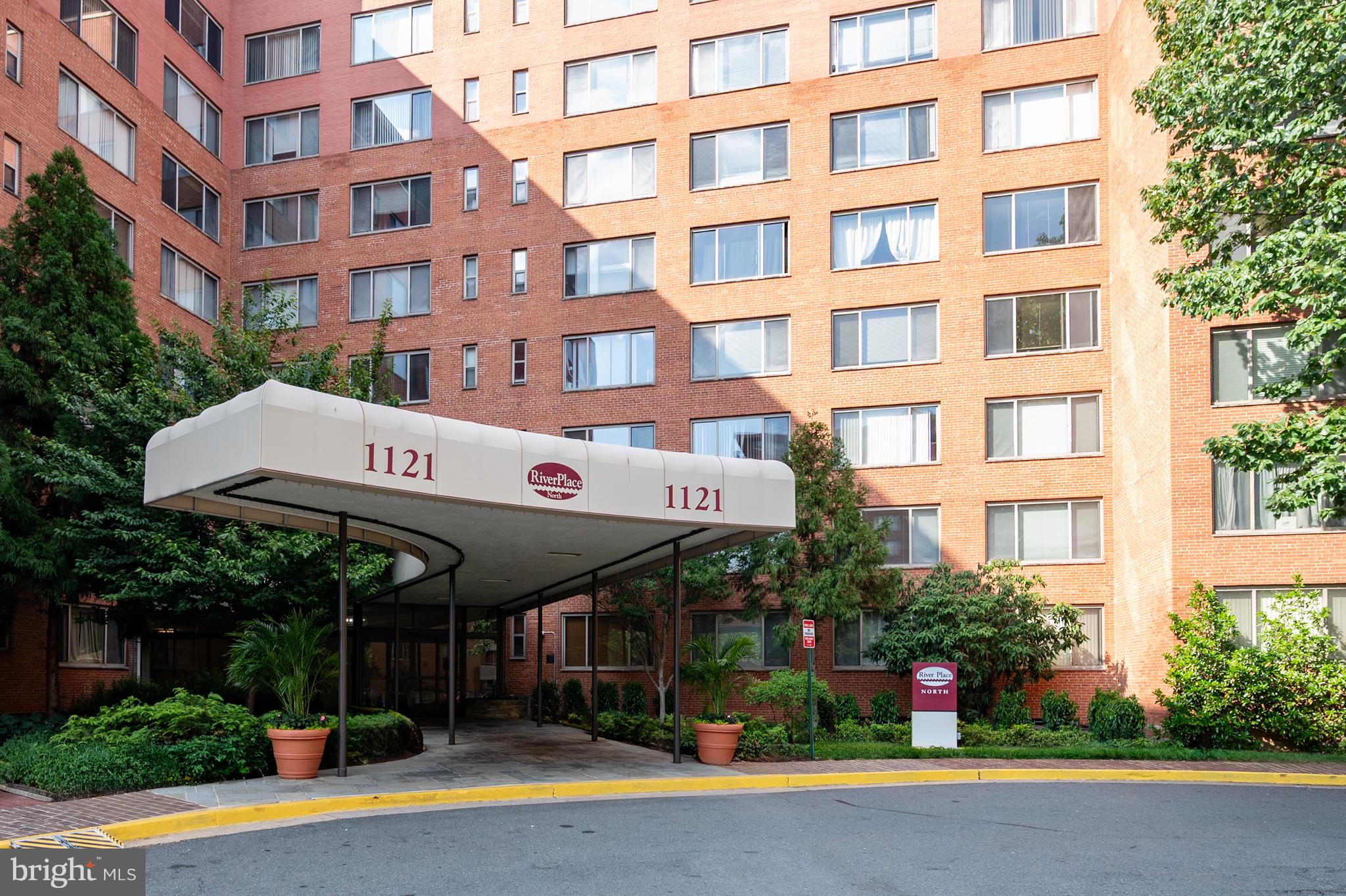 RIVER PLACE - Residential
