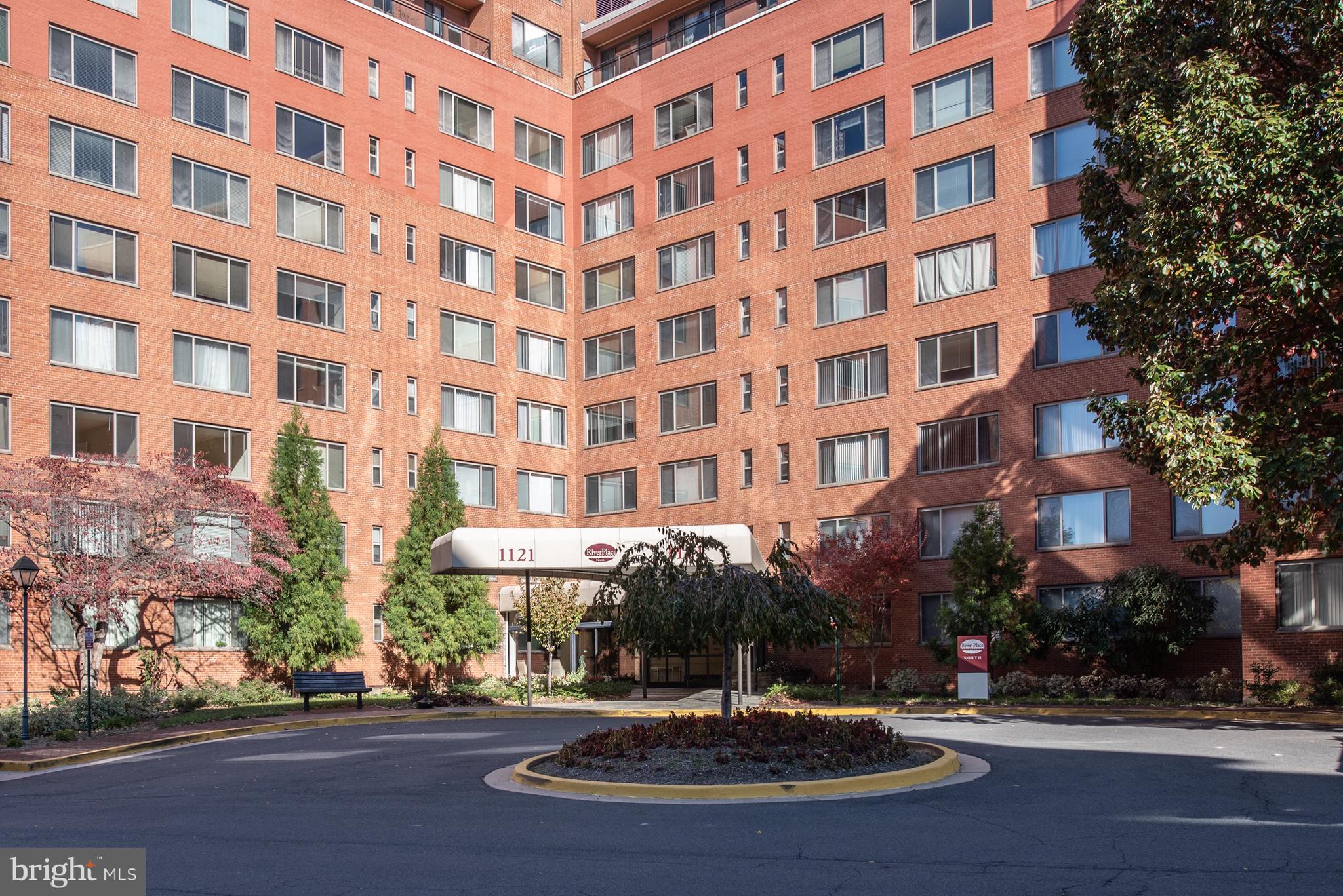 RIVER PLACE - Residential