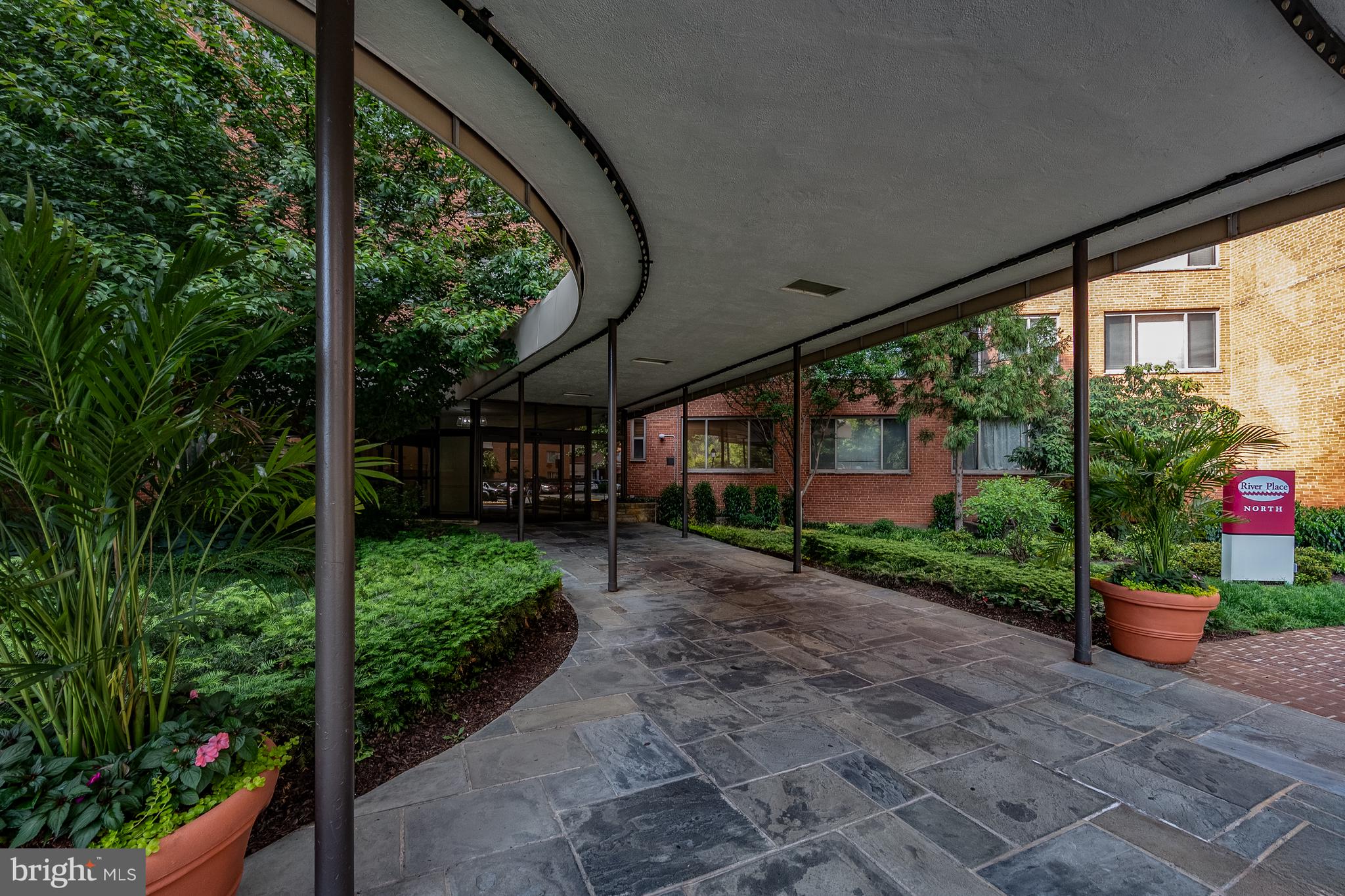 RIVER PLACE - Residential