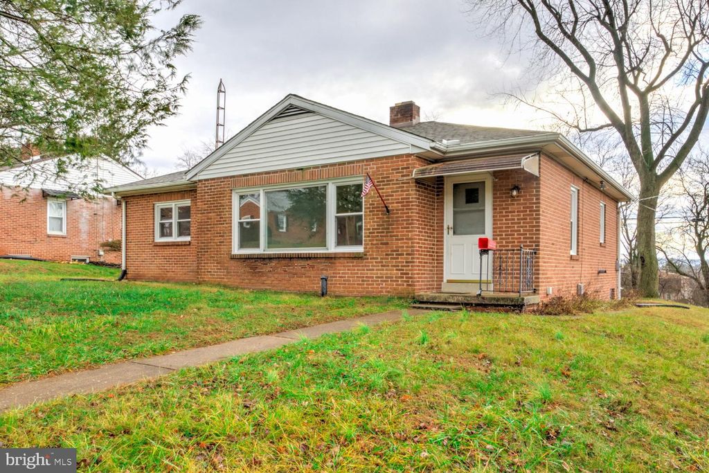 Photo of 1110 Arthur Street, YORK, PA 17406 (MLS # PAYK2095574)