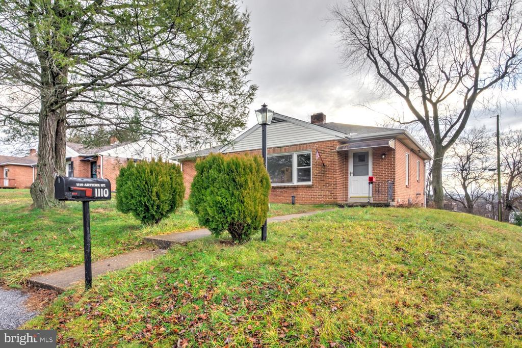 Photo of 1110 Arthur Street, YORK, PA 17406 (MLS # PAYK2095574)