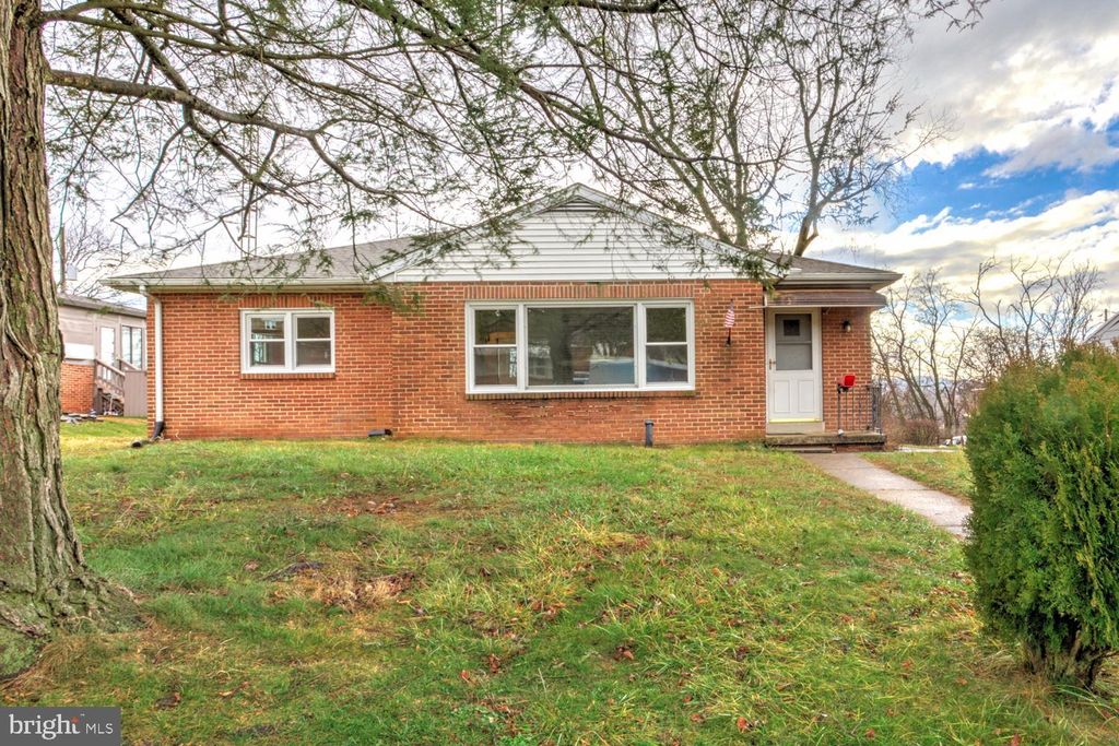 Photo of 1110 Arthur Street, YORK, PA 17406 (MLS # PAYK2095574)