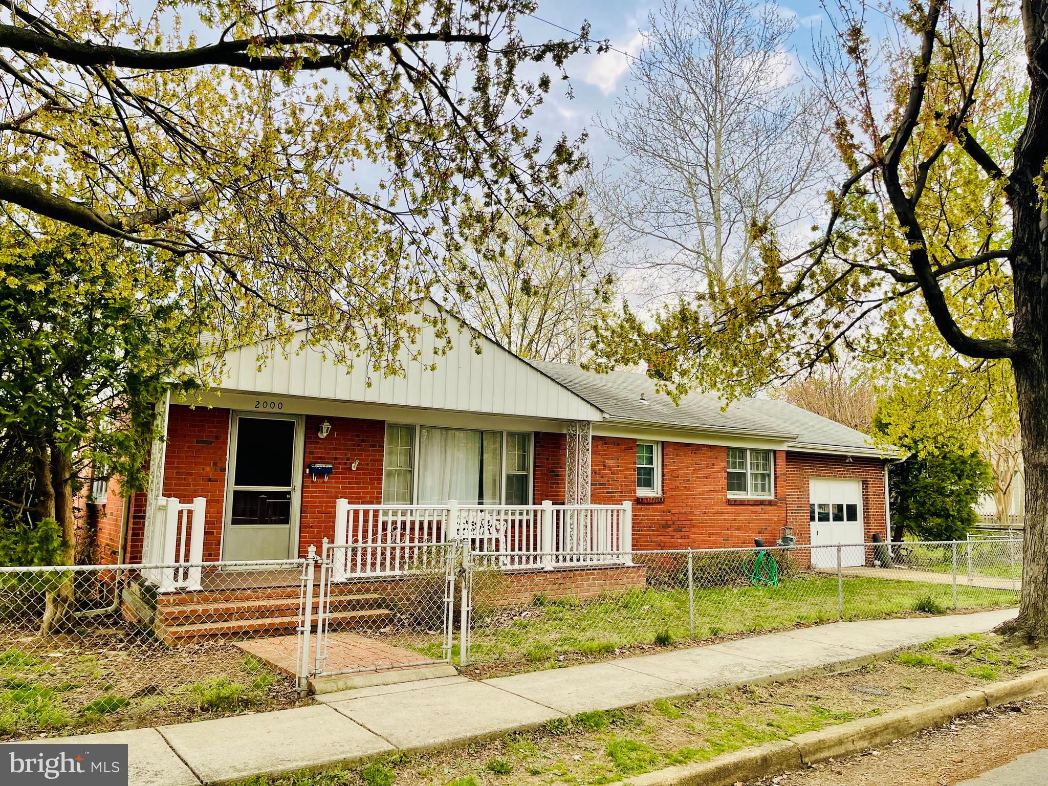 2000 LA GRANDE AVENUE