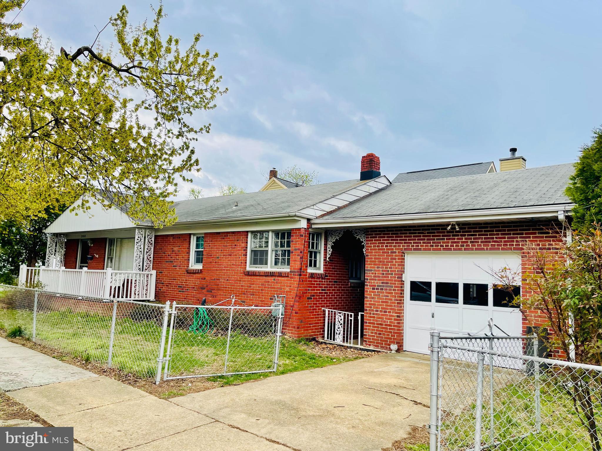 2000 LA GRANDE AVENUE