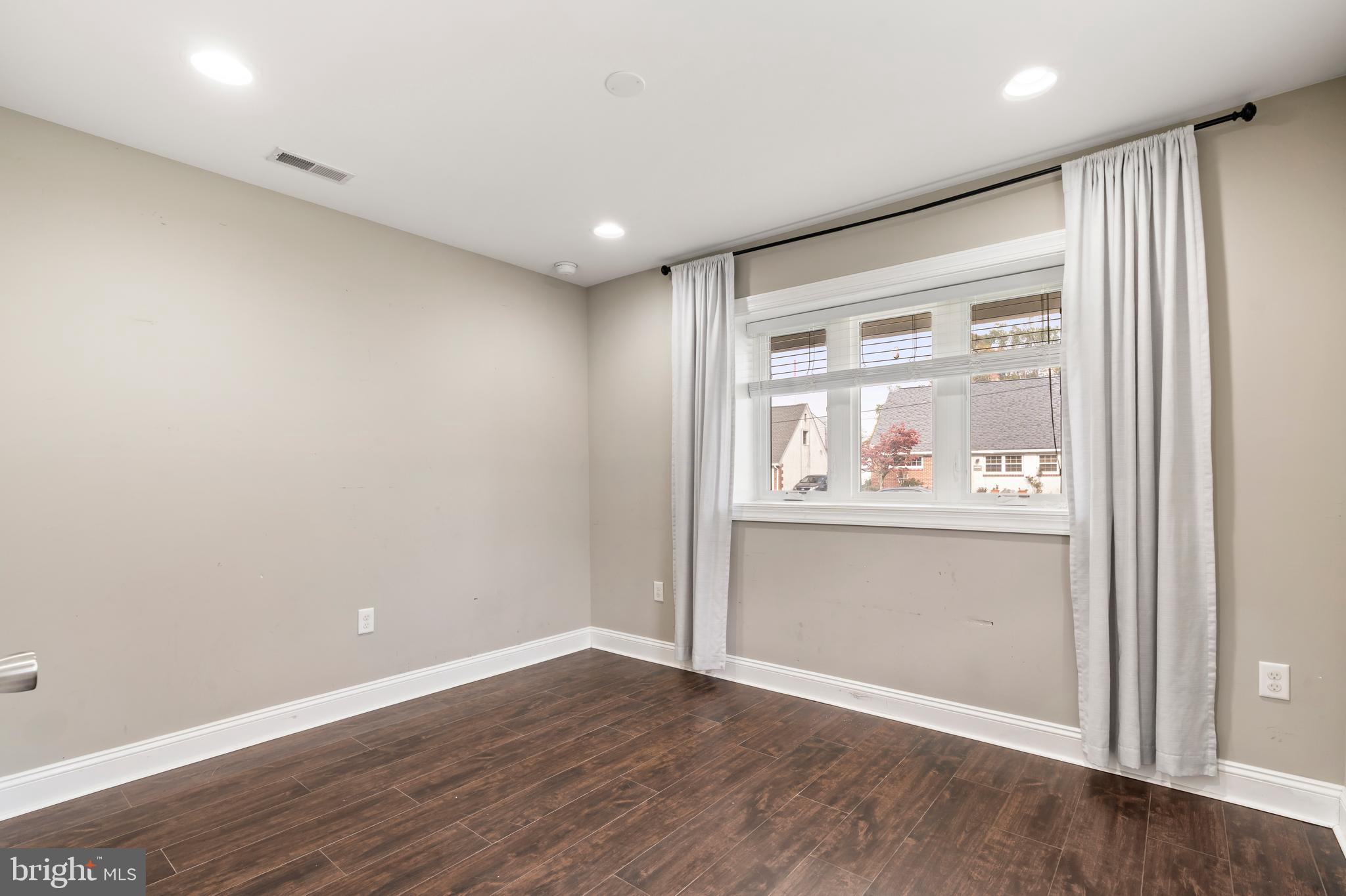 ROXBOROUGH - Residential Lease