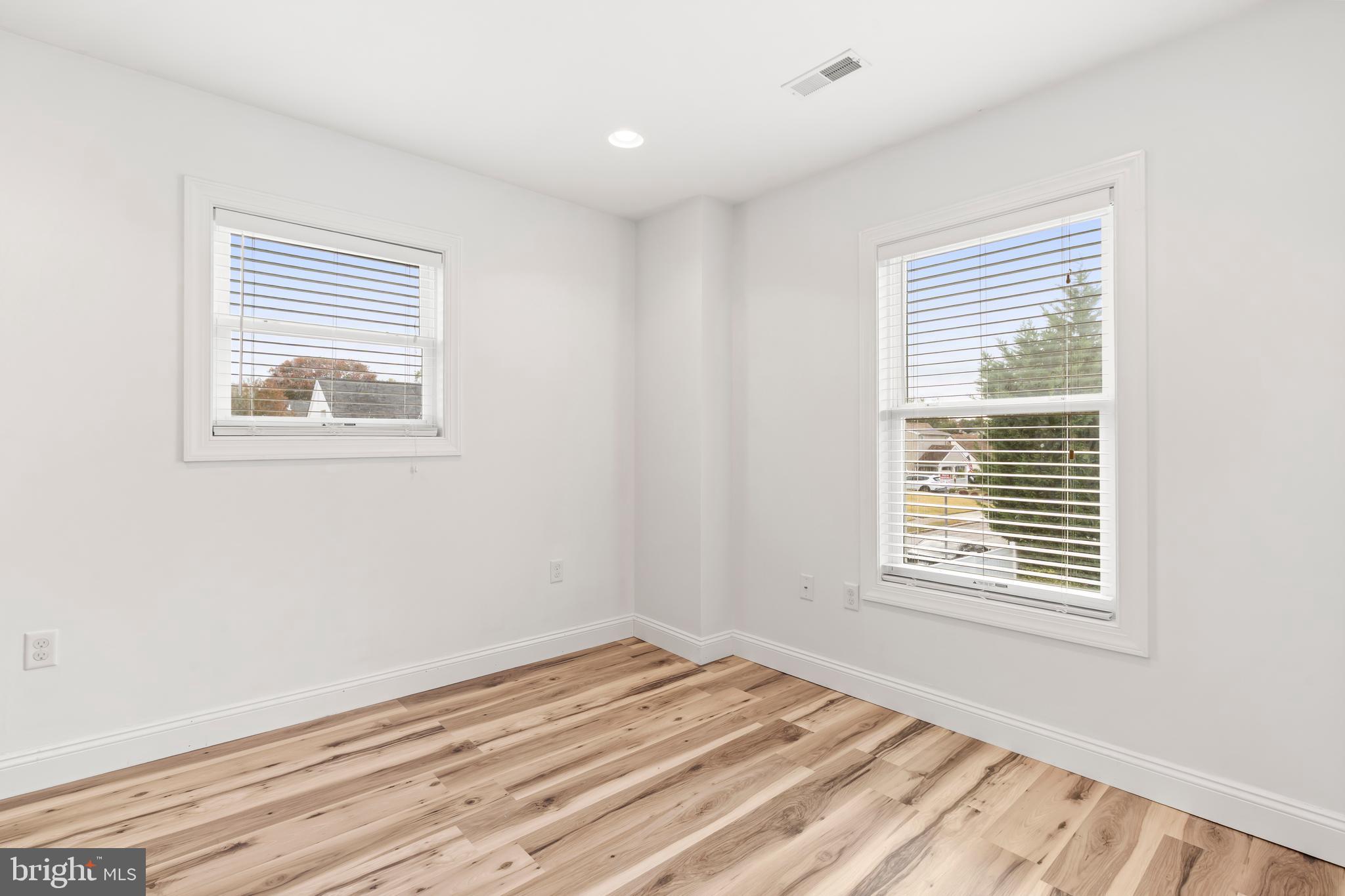 ROXBOROUGH - Residential Lease