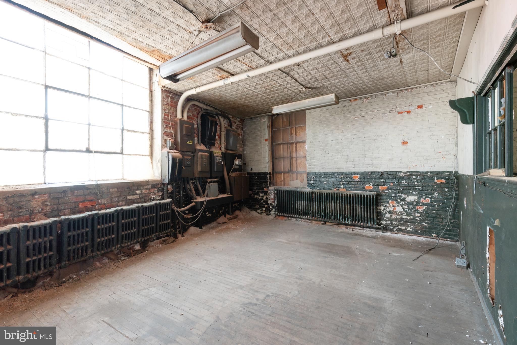 PENNSPORT - Commercial Sale