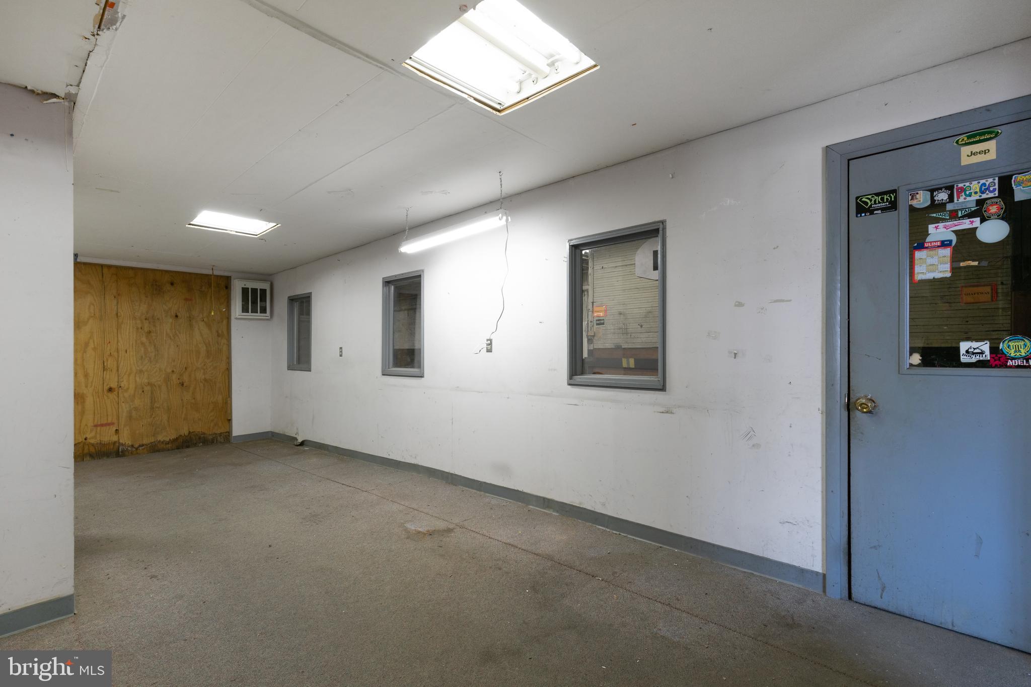 PENNSPORT - Commercial Sale