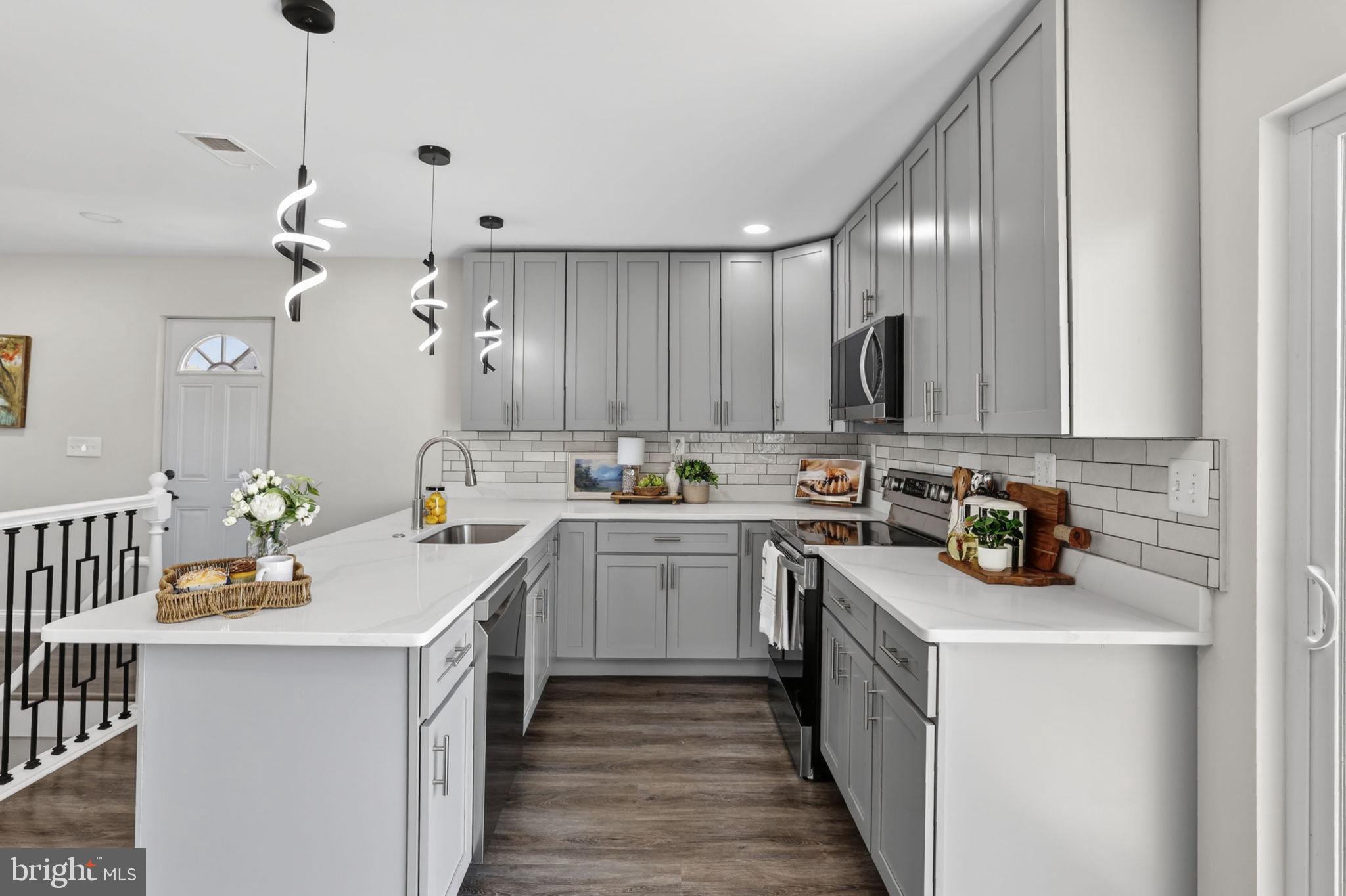 WINDSOR FARMS - Residential