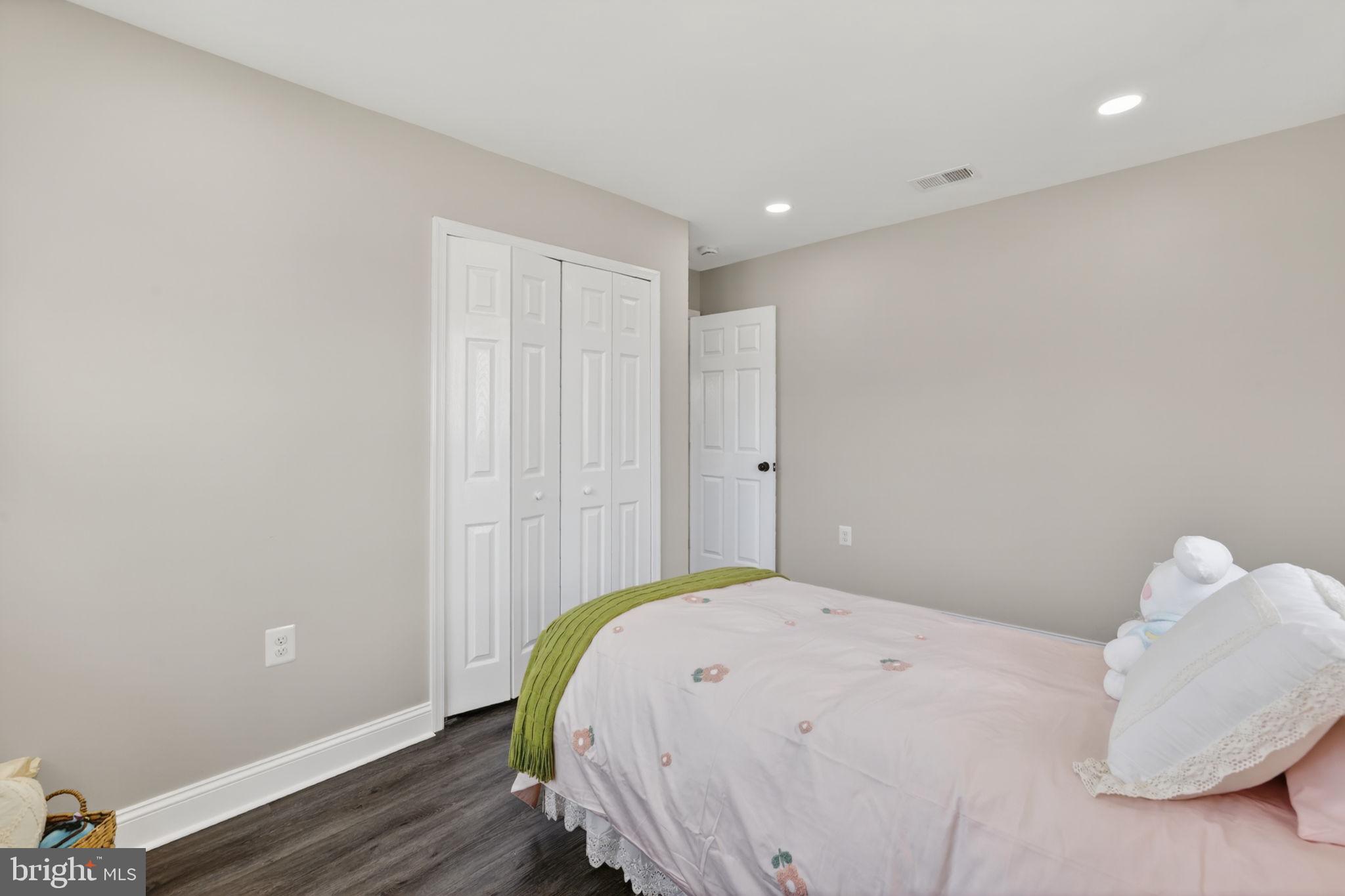 WINDSOR FARMS - Residential