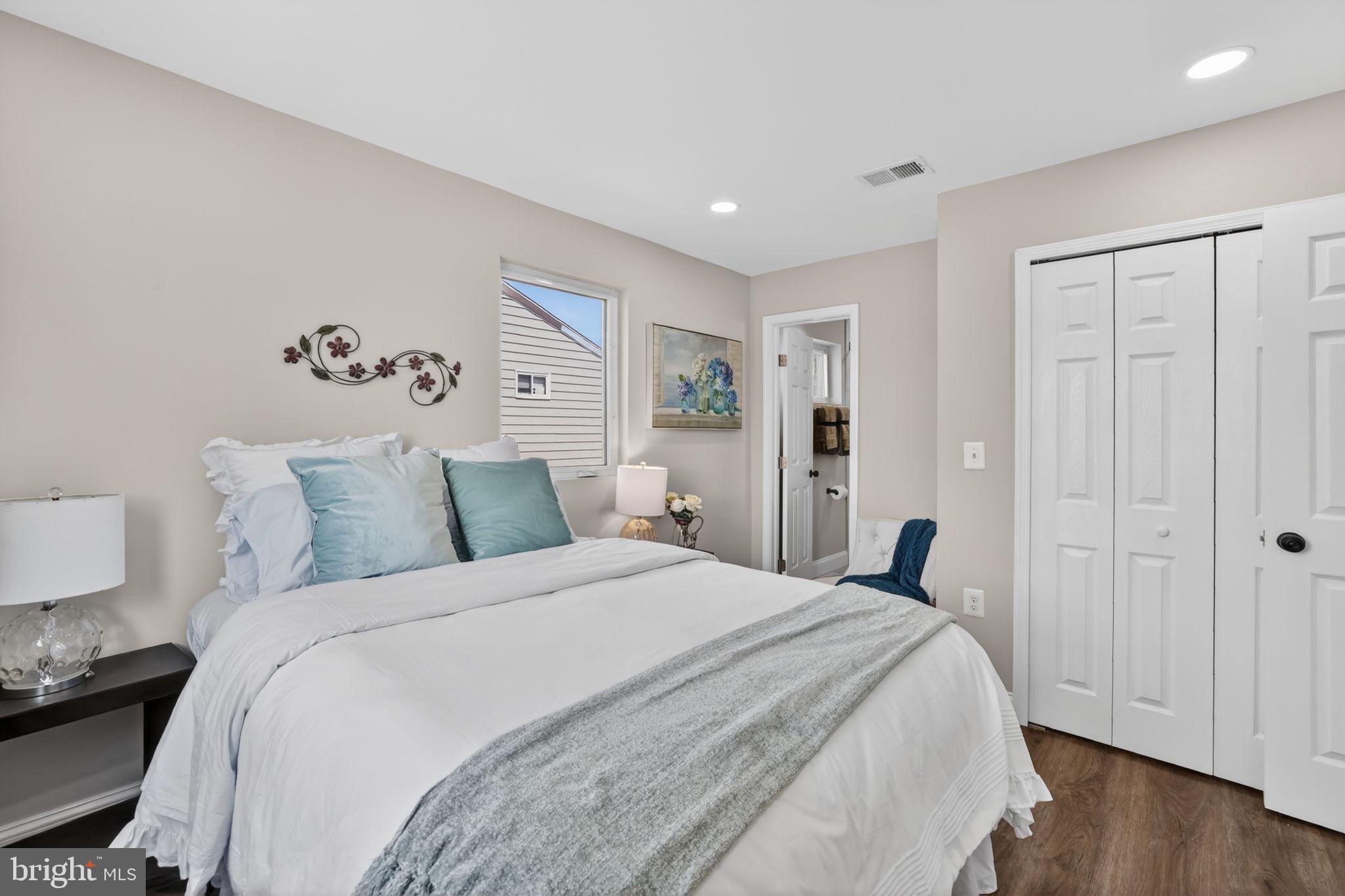 WINDSOR FARMS - Residential