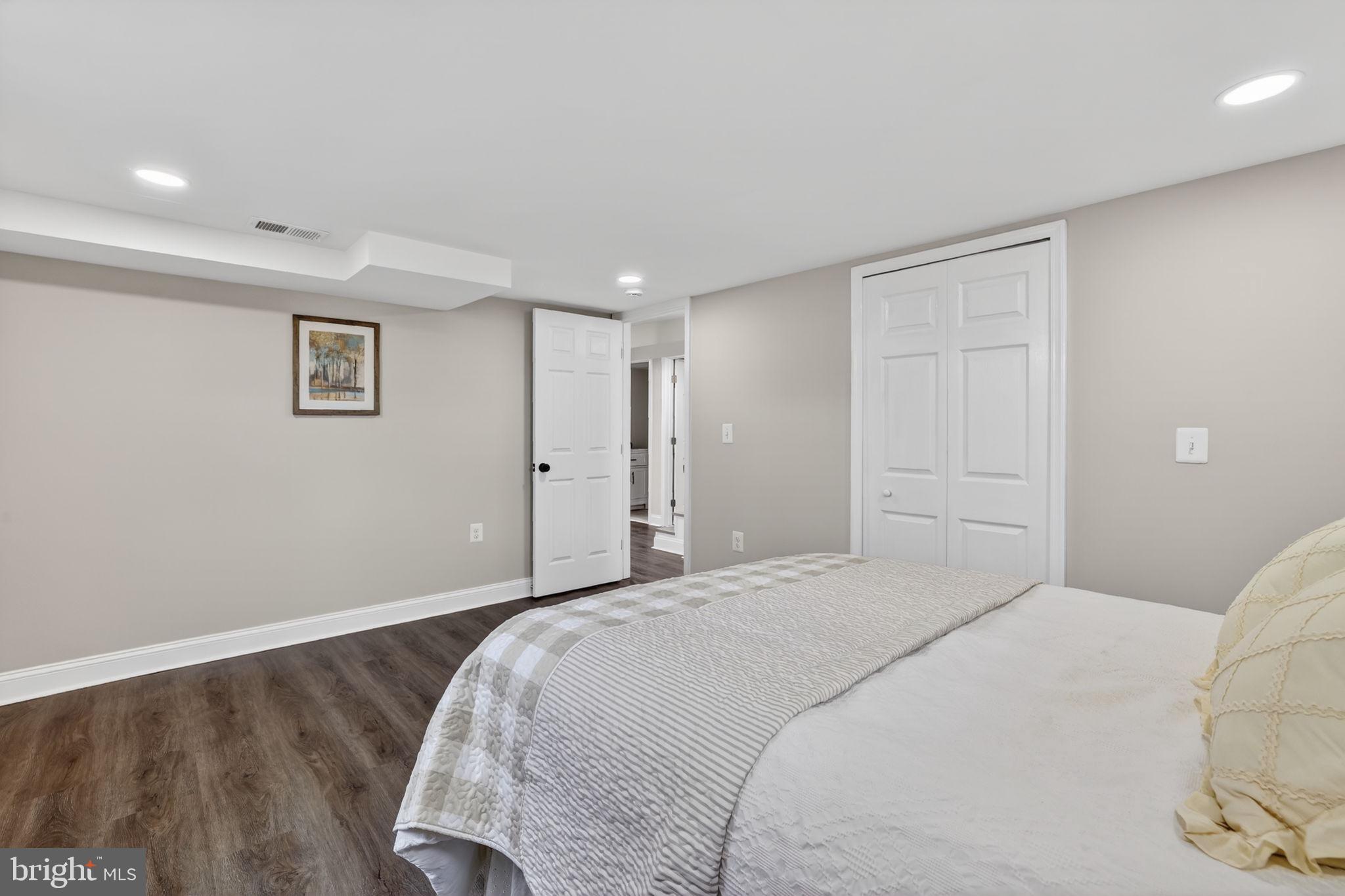 WINDSOR FARMS - Residential