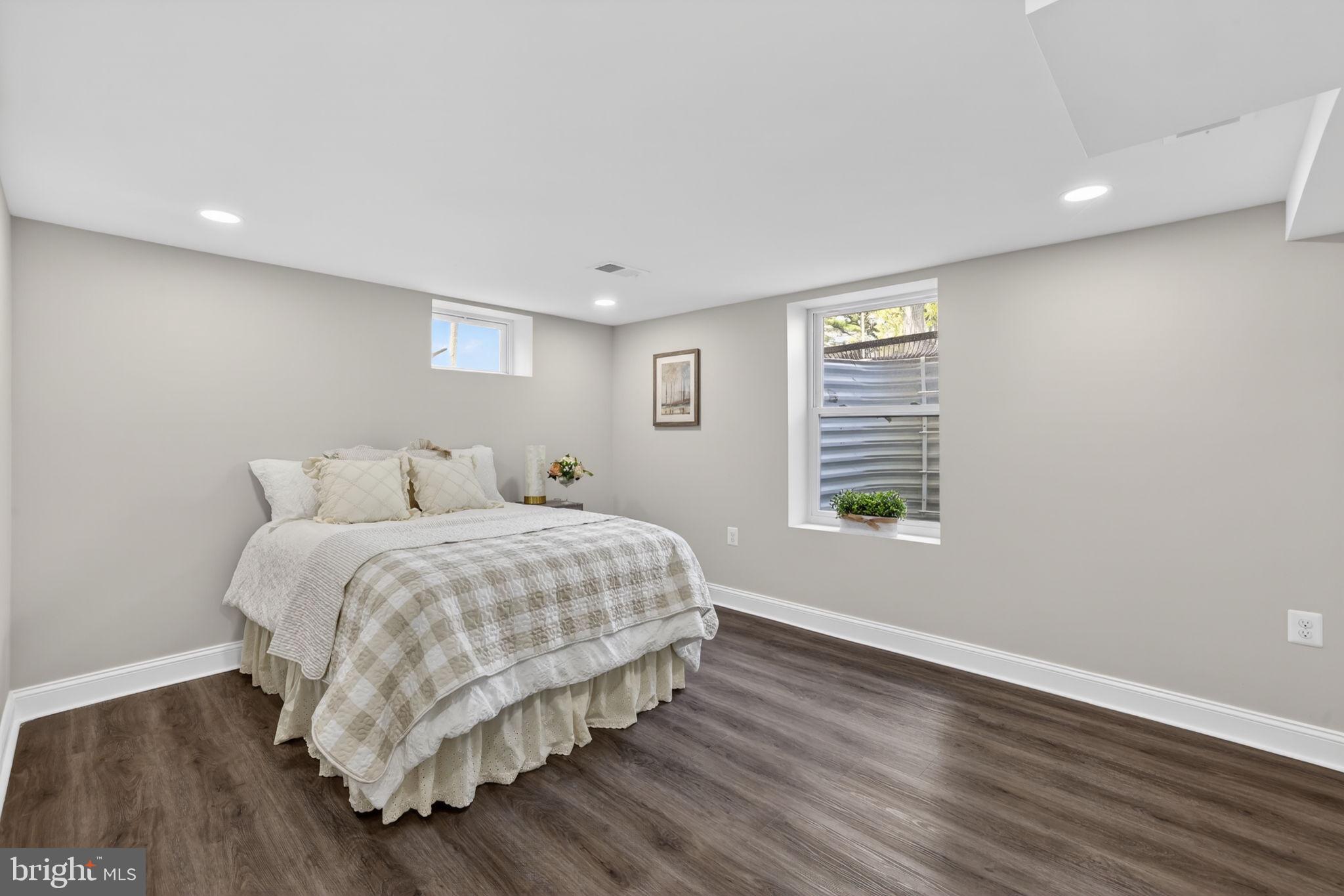 WINDSOR FARMS - Residential