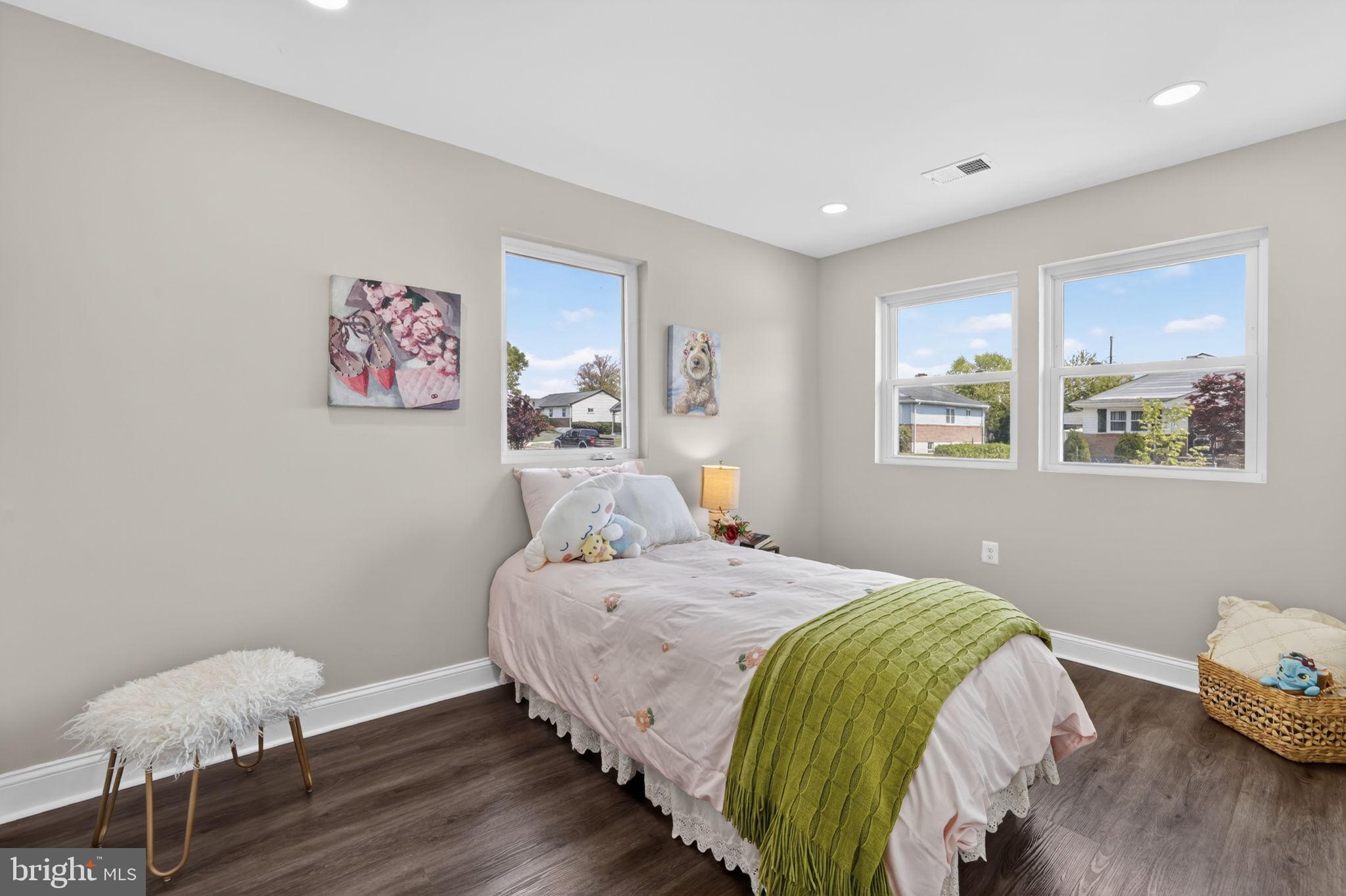 WINDSOR FARMS - Residential