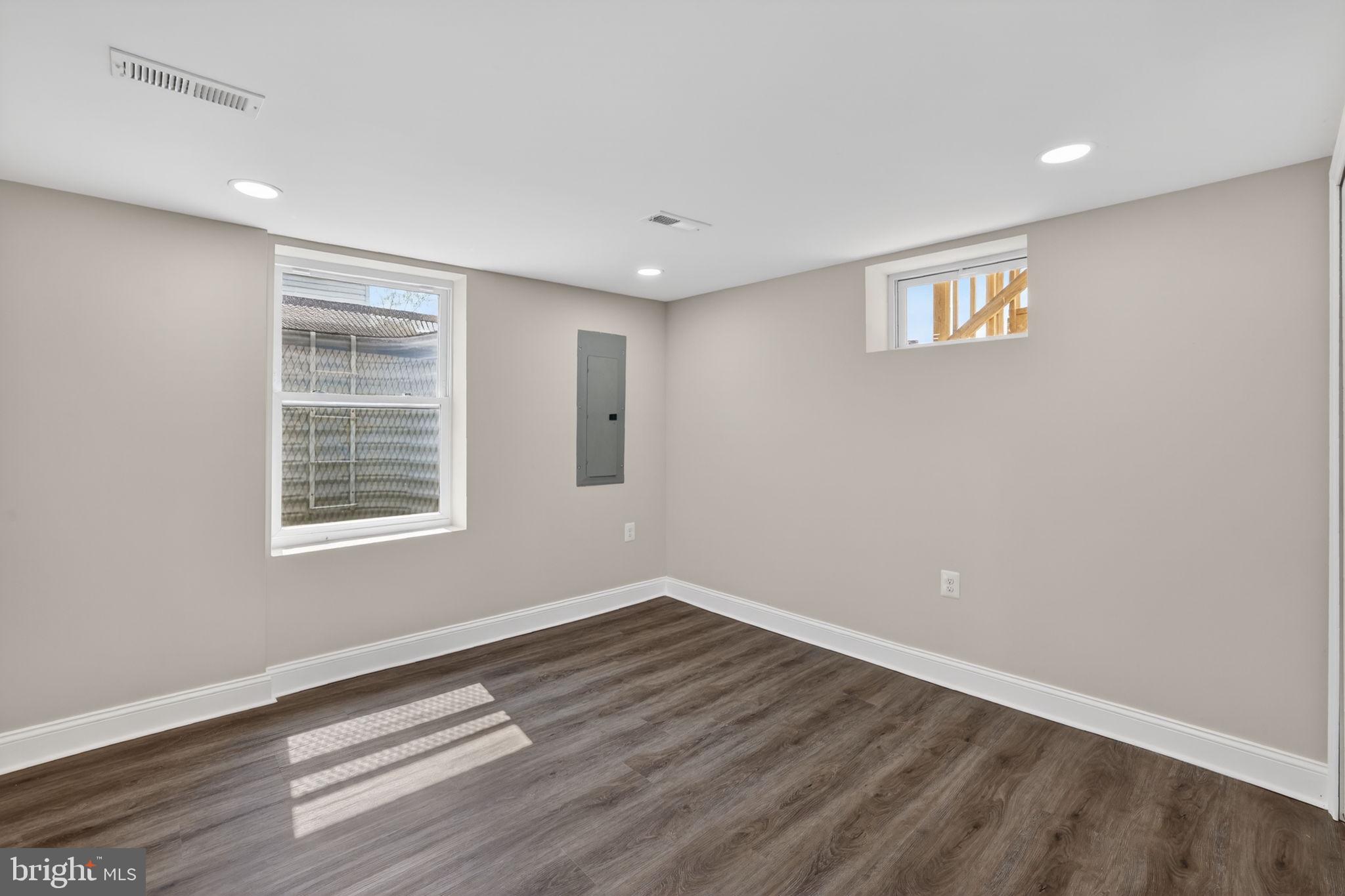 WINDSOR FARMS - Residential