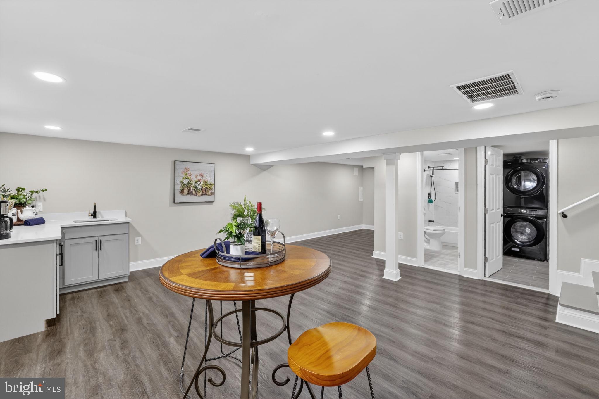 WINDSOR FARMS - Residential