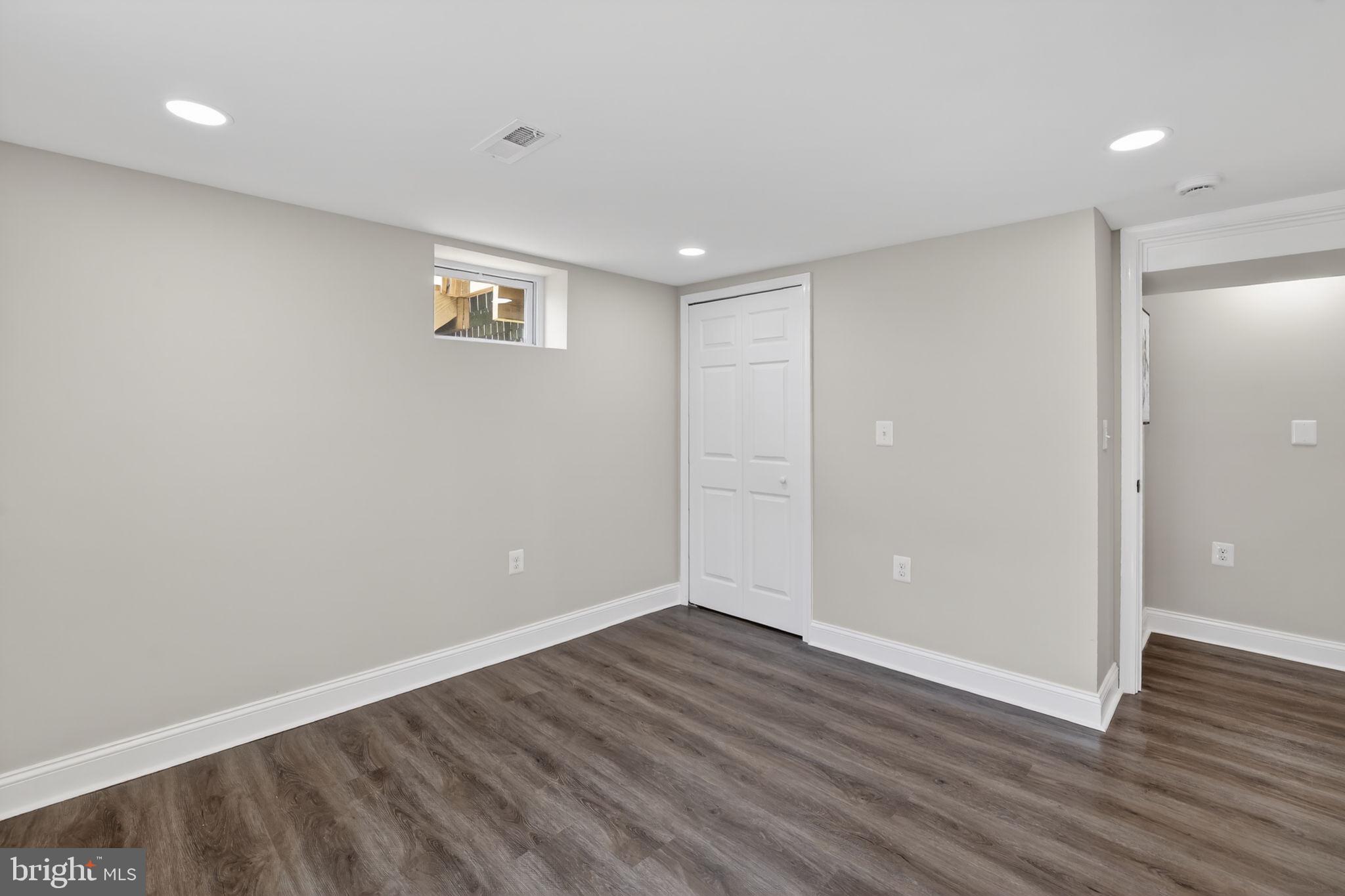 WINDSOR FARMS - Residential