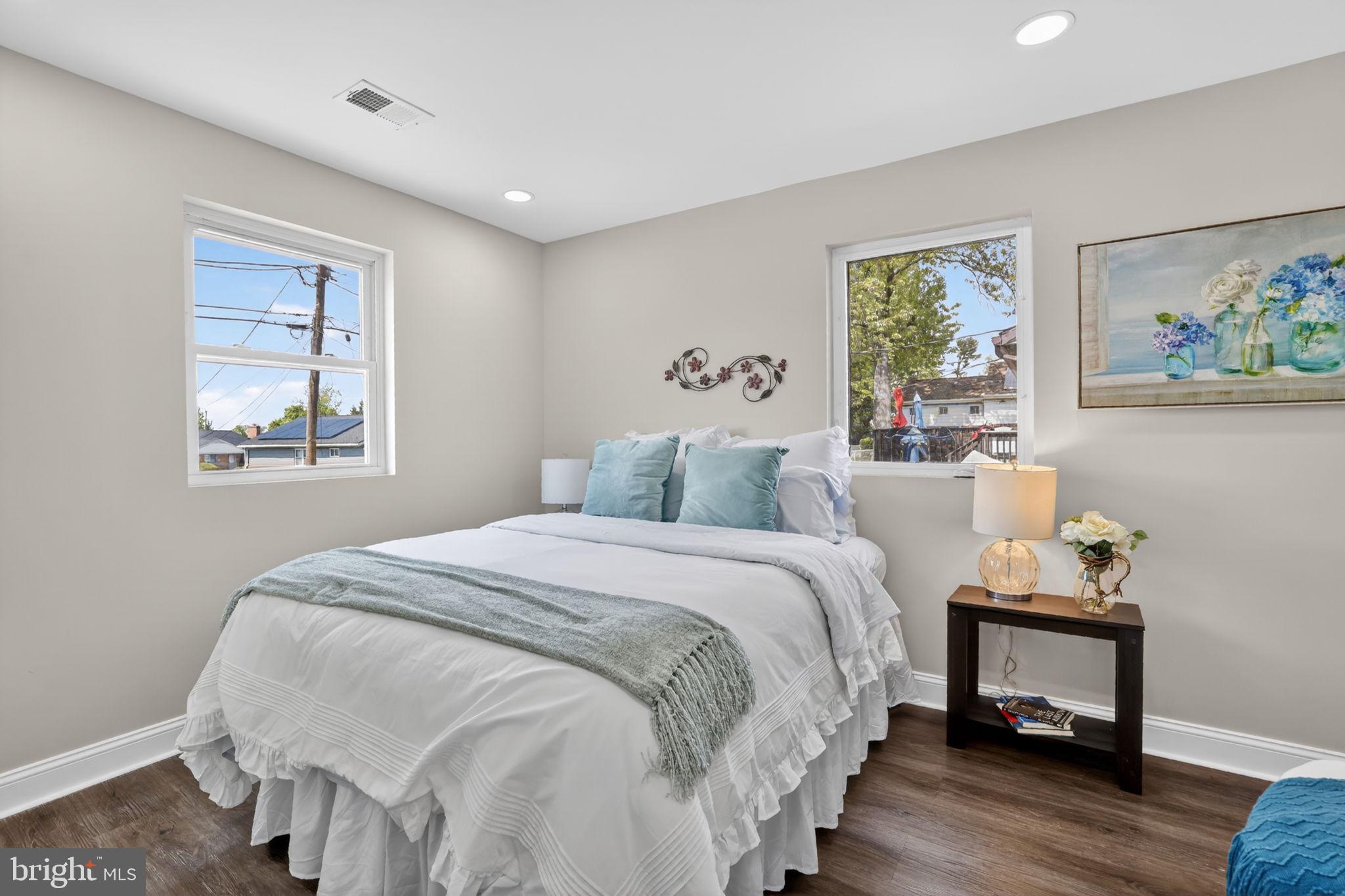 WINDSOR FARMS - Residential