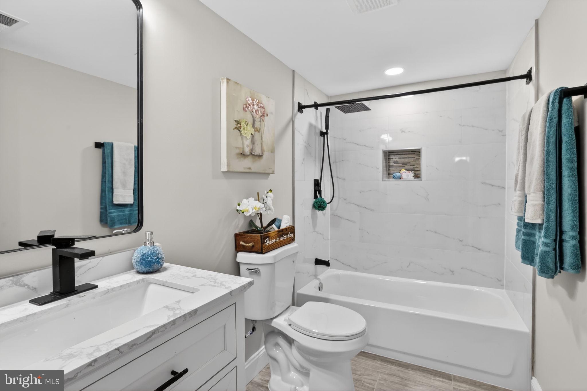 WINDSOR FARMS - Residential