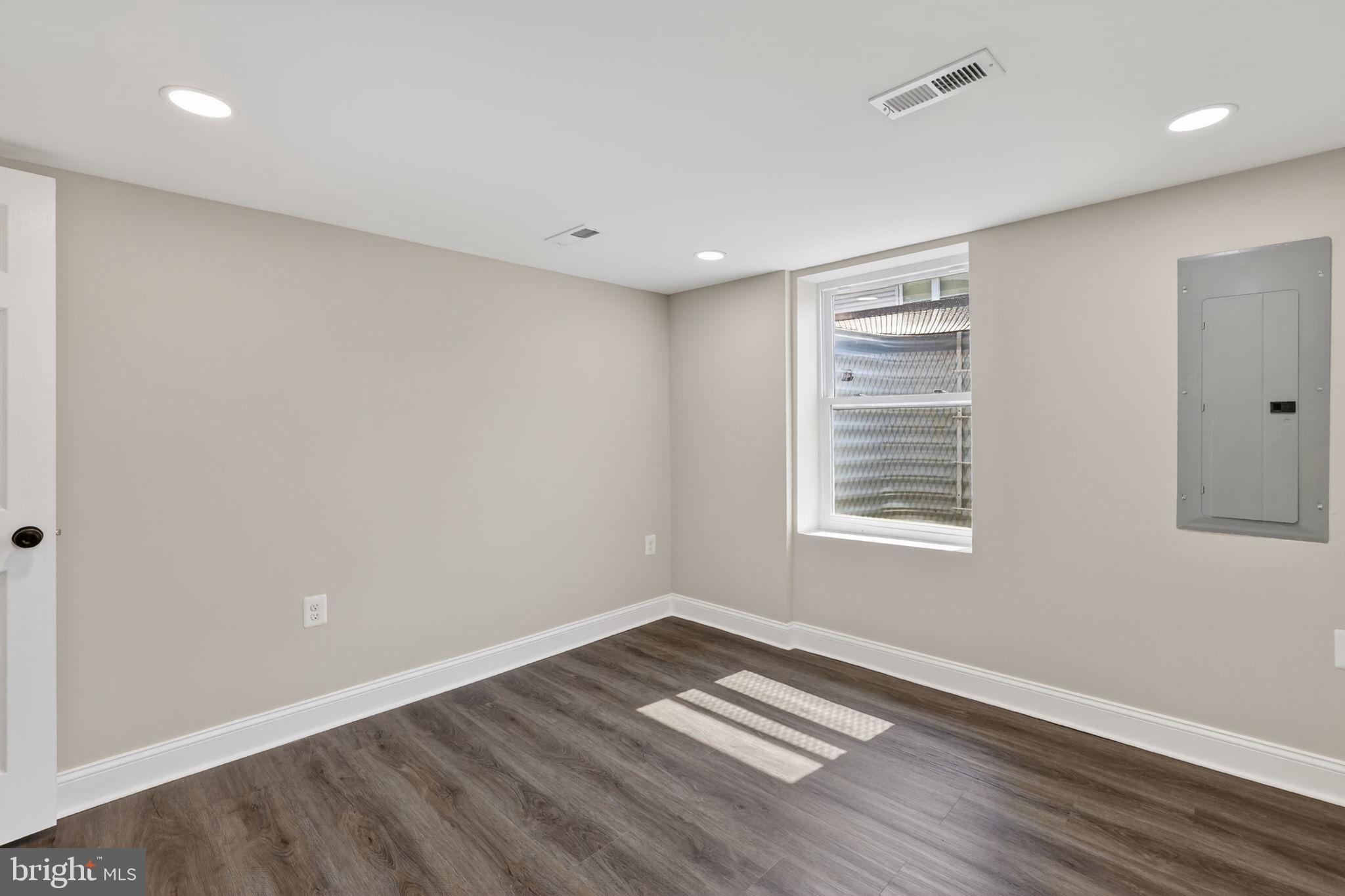 WINDSOR FARMS - Residential