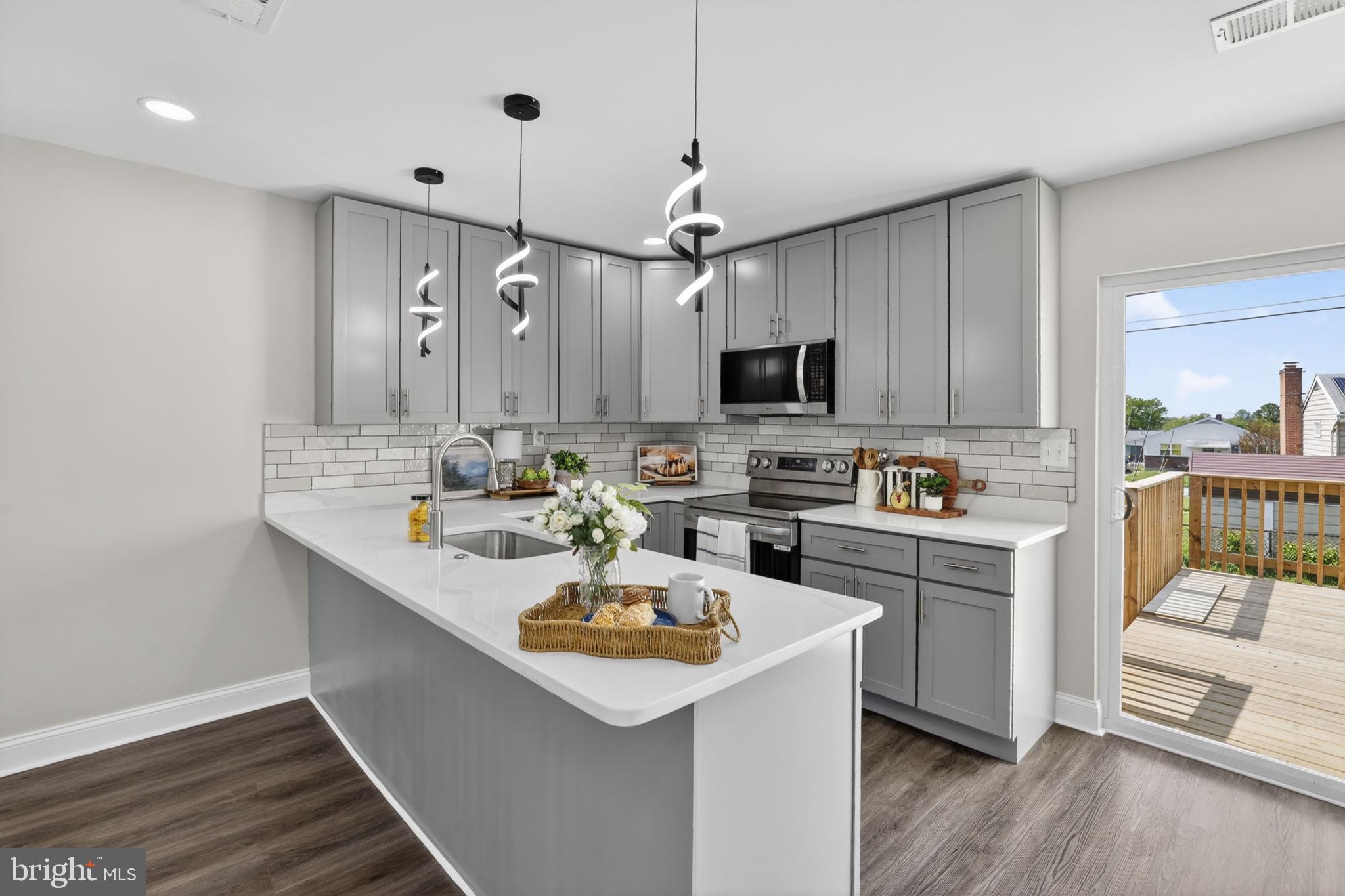 WINDSOR FARMS - Residential