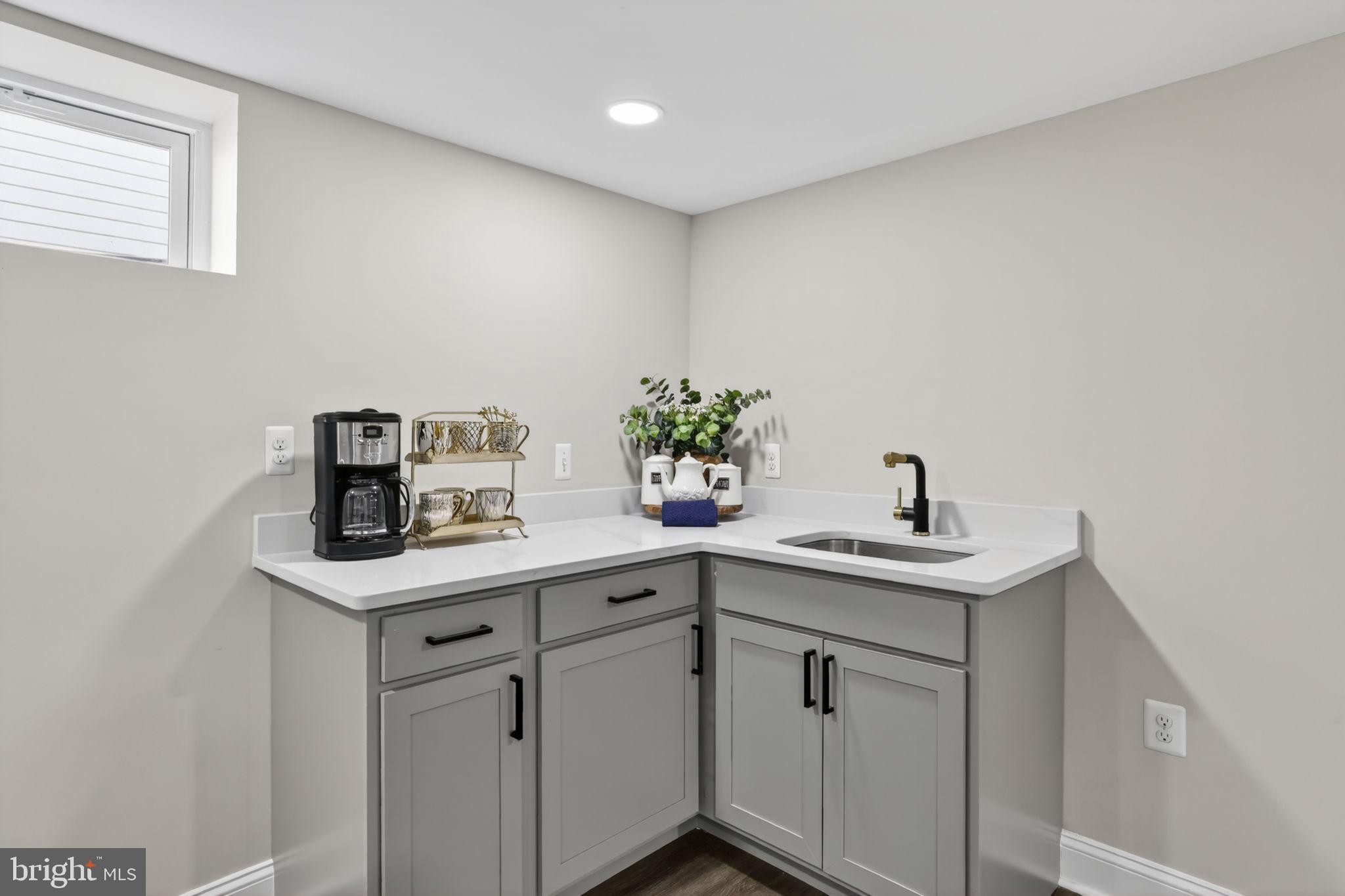 WINDSOR FARMS - Residential