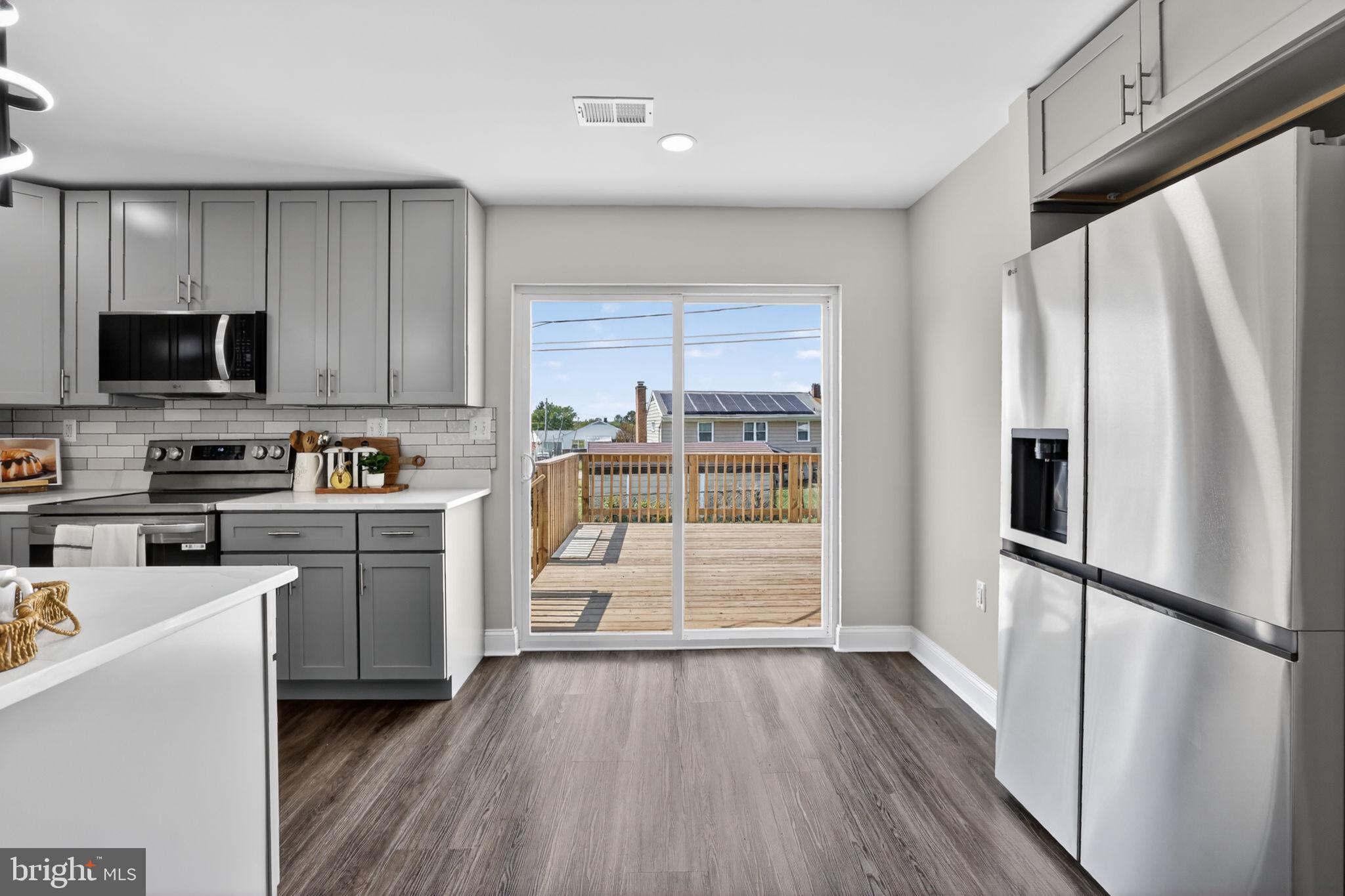 WINDSOR FARMS - Residential