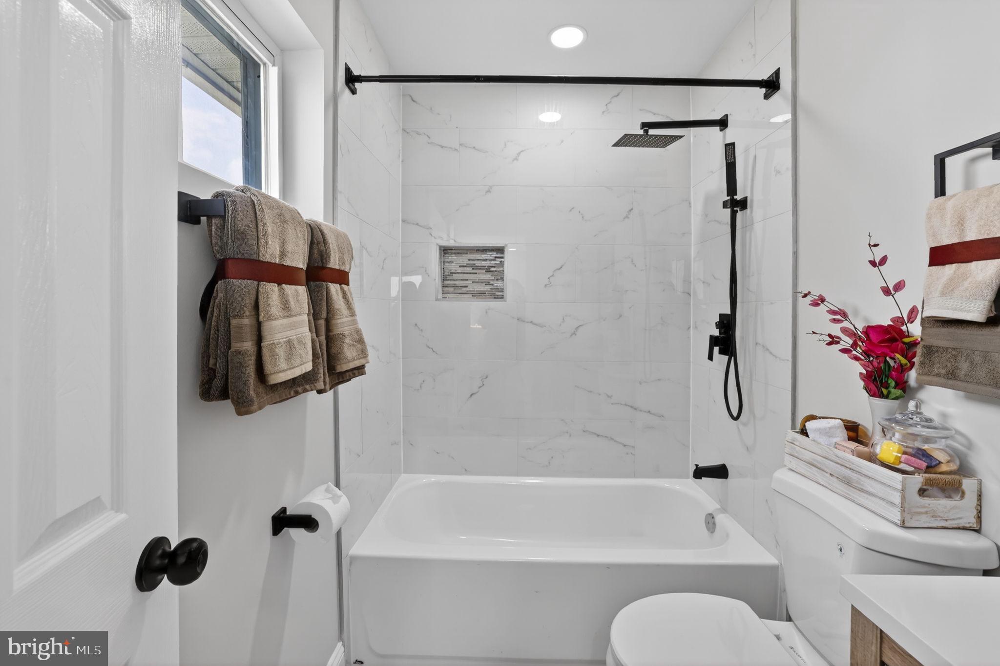 WINDSOR FARMS - Residential