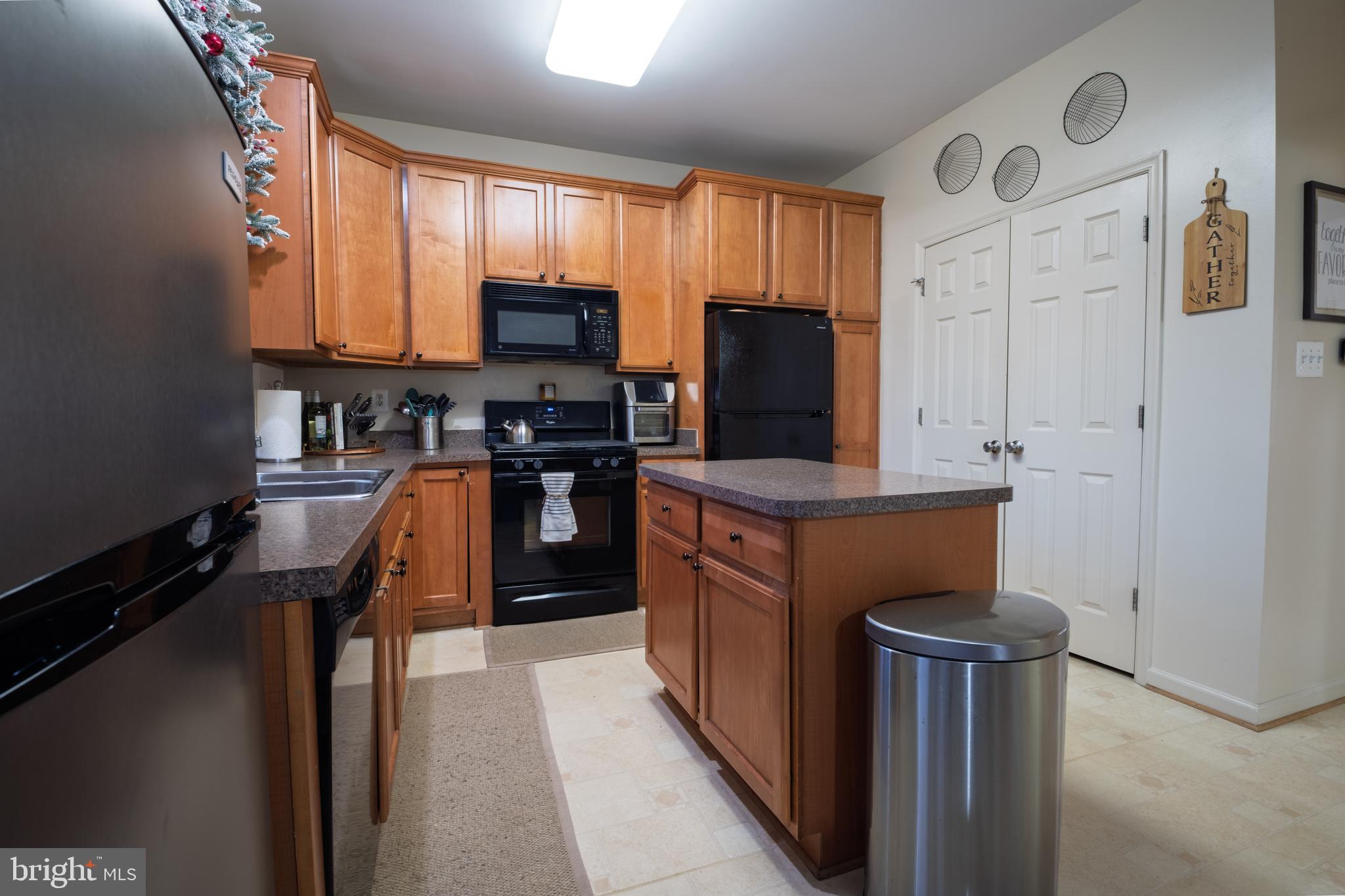 FAIRVIEW VILLAGE - Residential