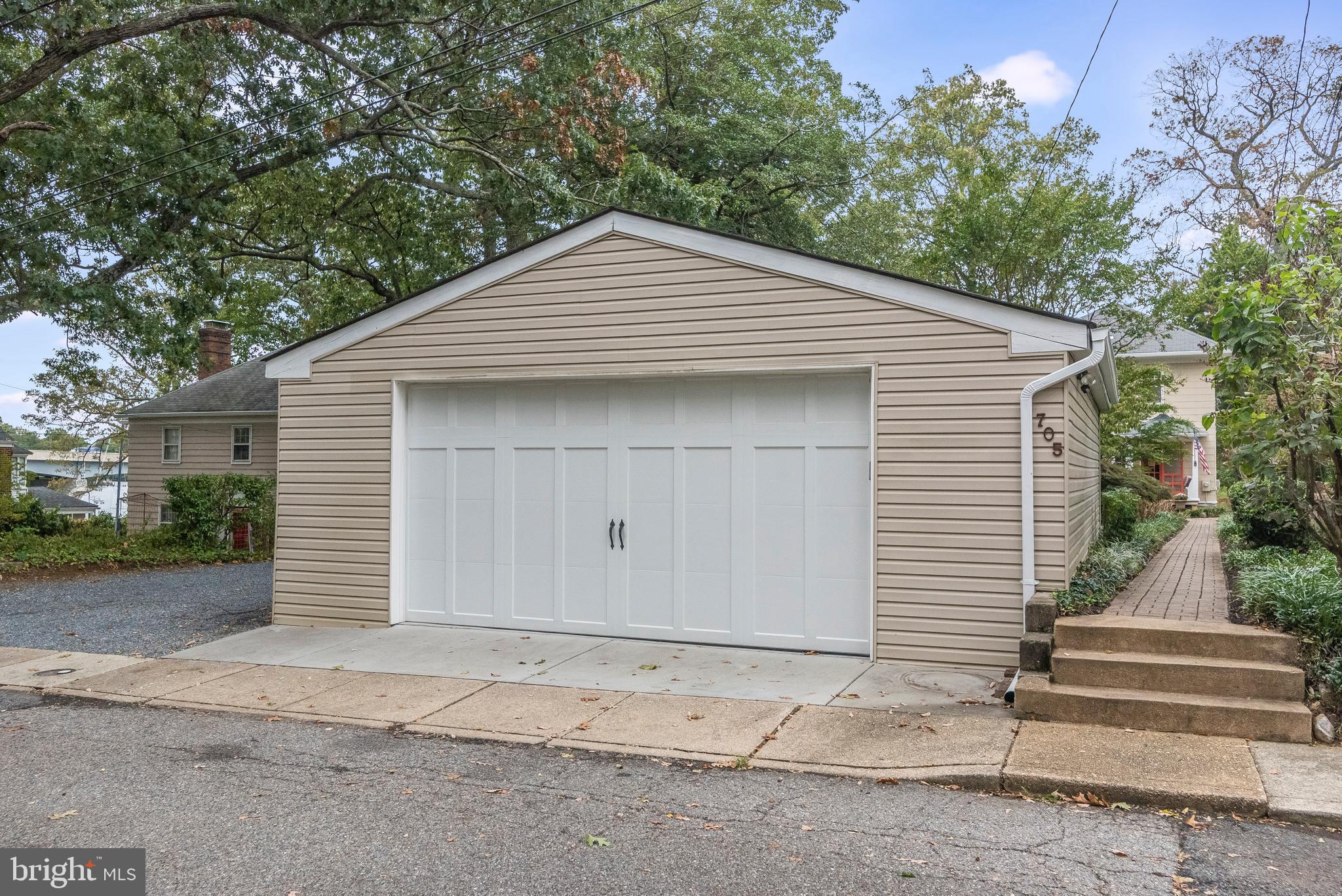 WEST ANNAPOLIS - Residential