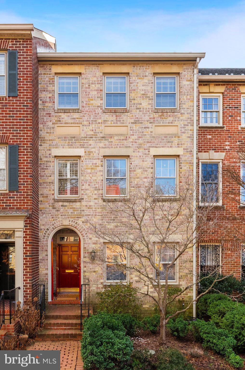 403 N FAIRFAX STREET