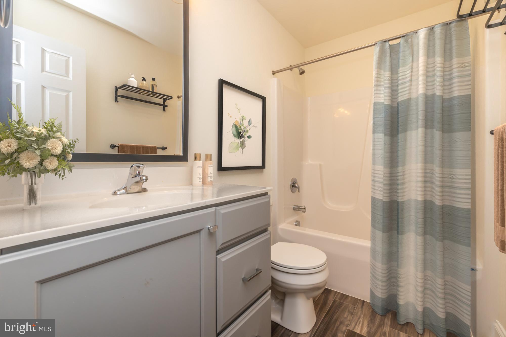 VILLAGE GREENE - Residential