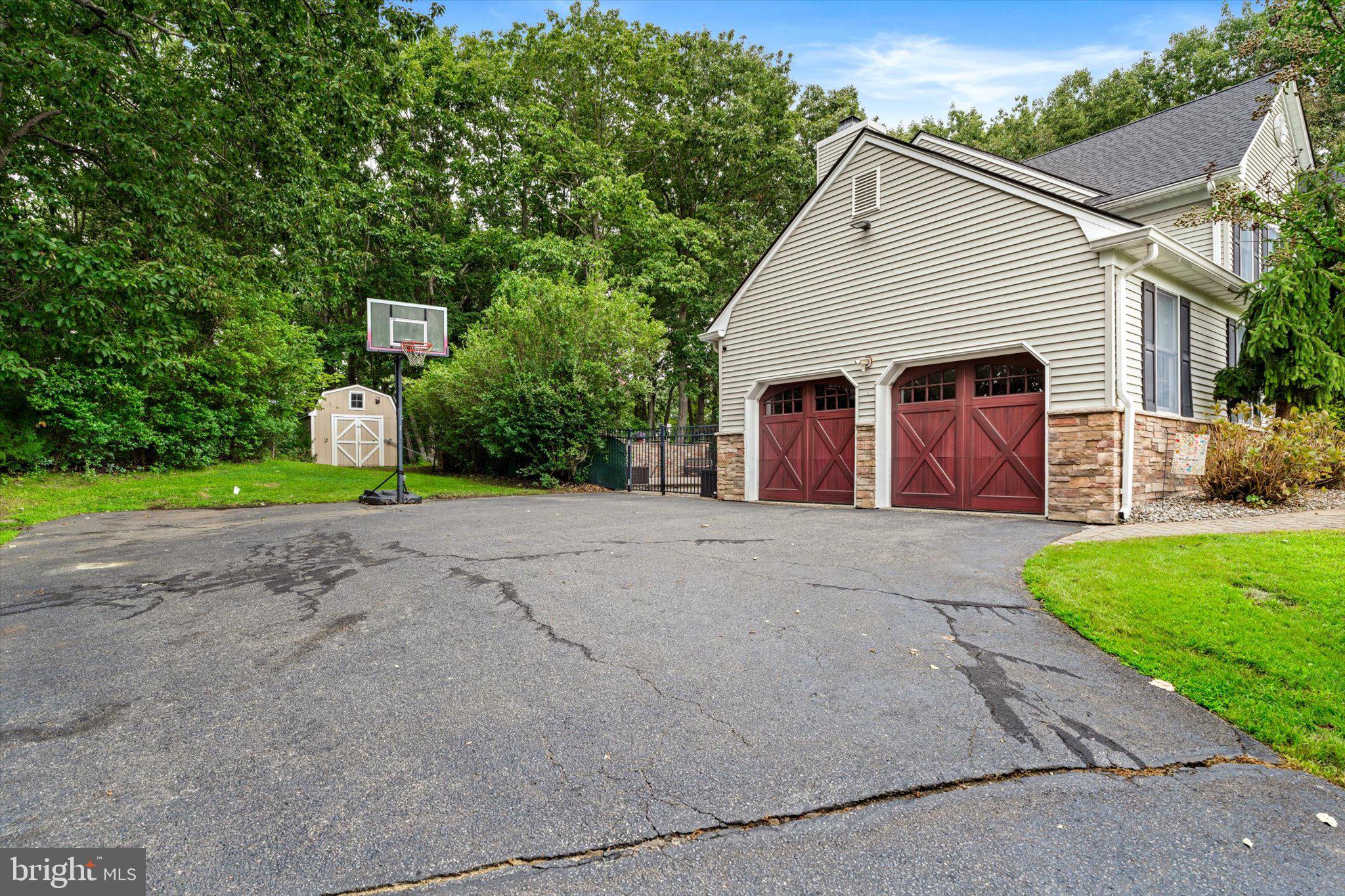 124 BOBBIS TERRACE