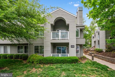 Photo of 11711 - E Summerchase Circle, RESTON, VA 20194 (MLS # VAFX2306346)