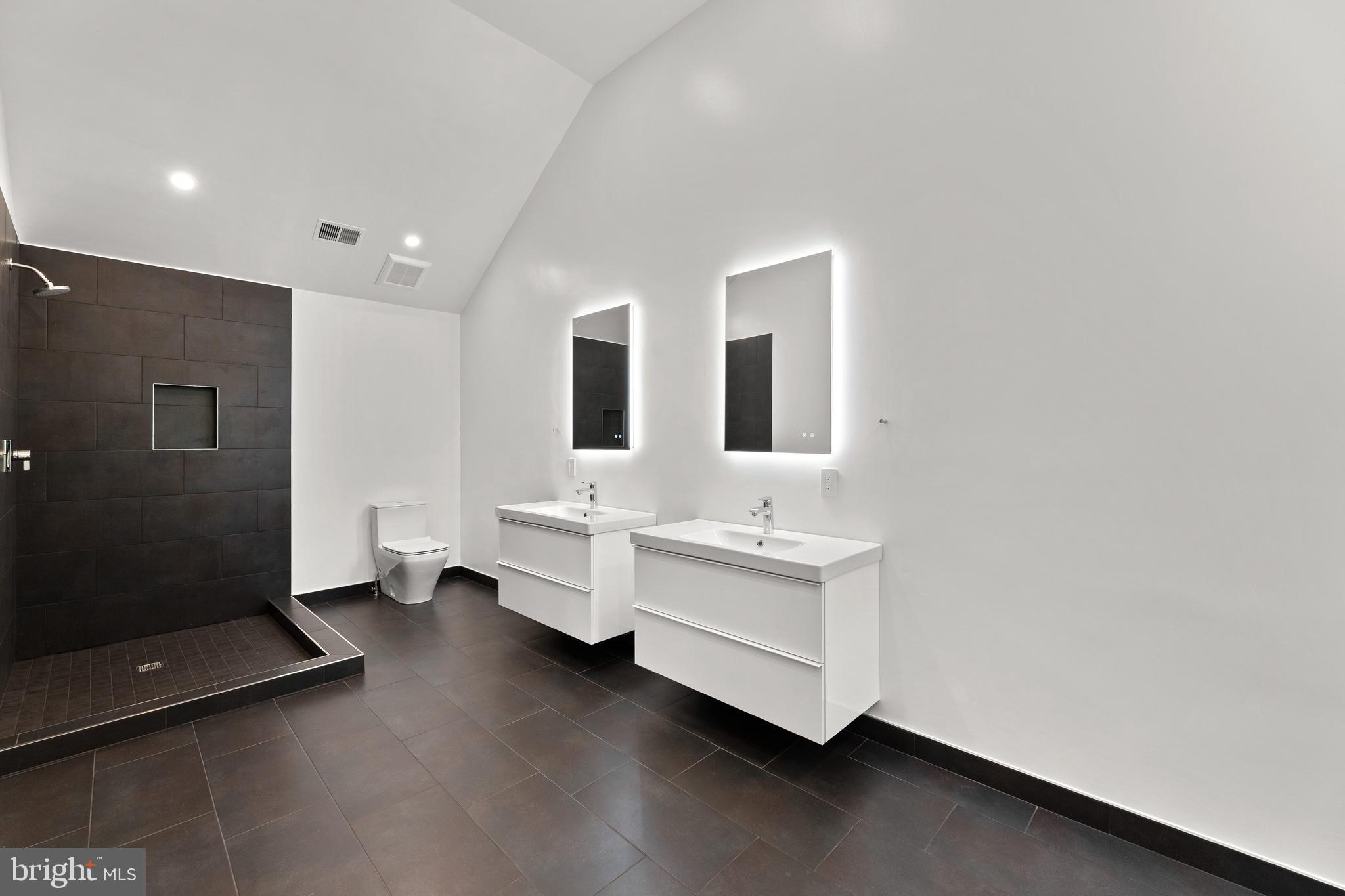 LONGWOOD - Residential Lease