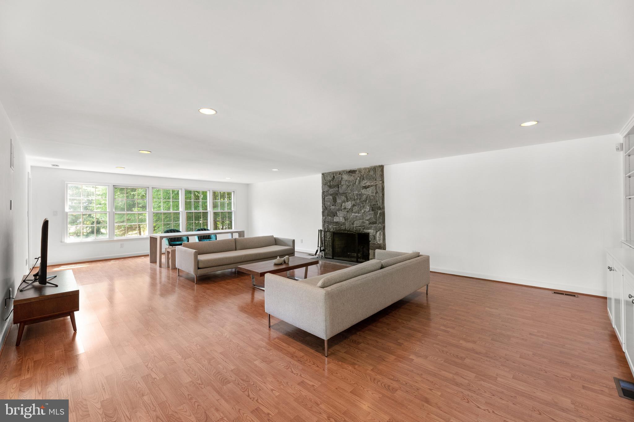 LONGWOOD - Residential Lease