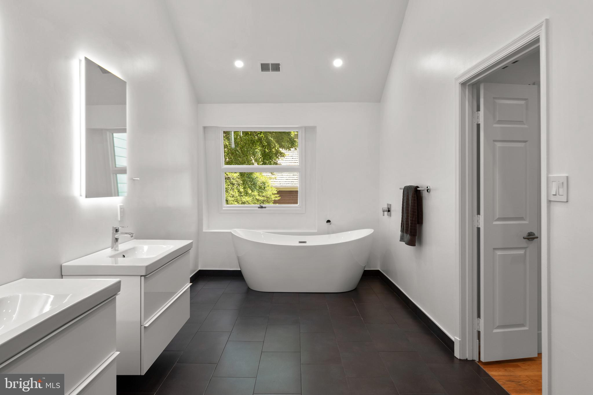 LONGWOOD - Residential Lease