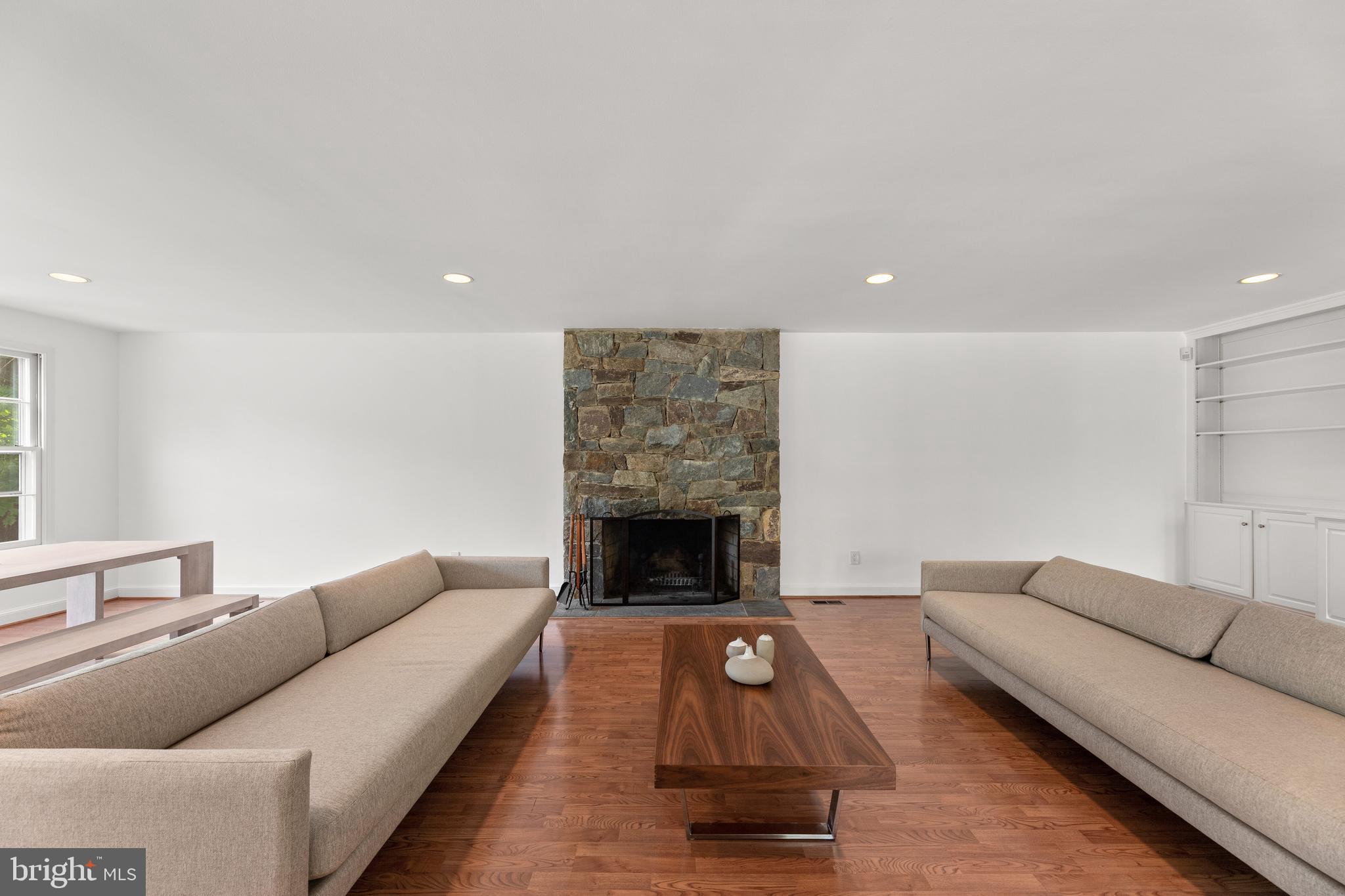 LONGWOOD - Residential Lease