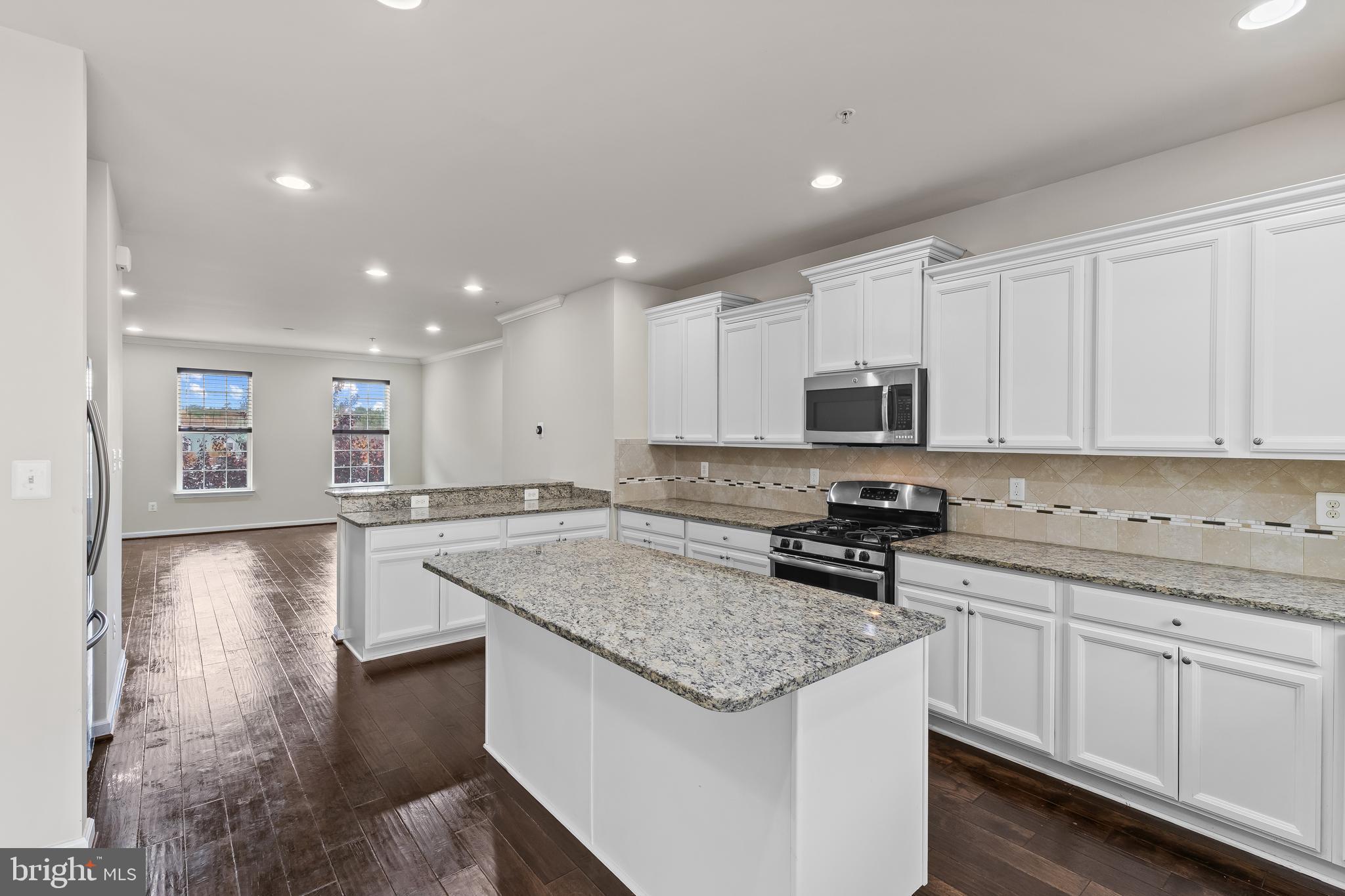 OXFORD SQUARE - Residential Lease